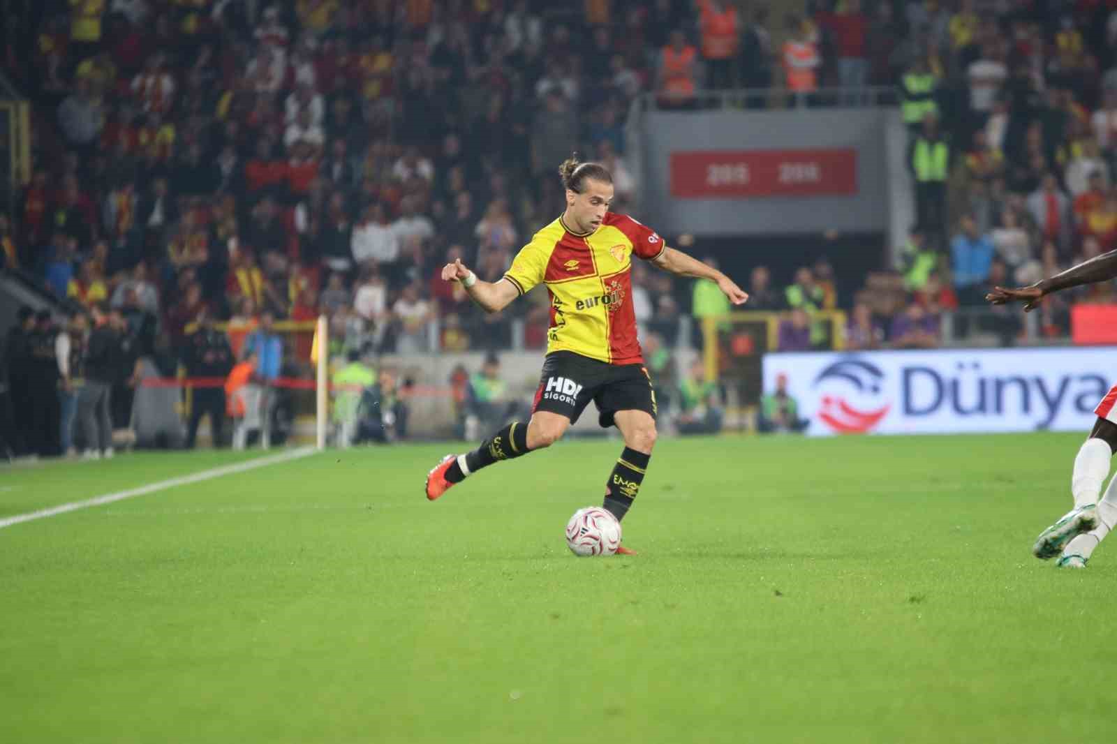 Trendyol Süper Lig: Göztepe: 2 - Çorum FK: 0 (İlk yarı)