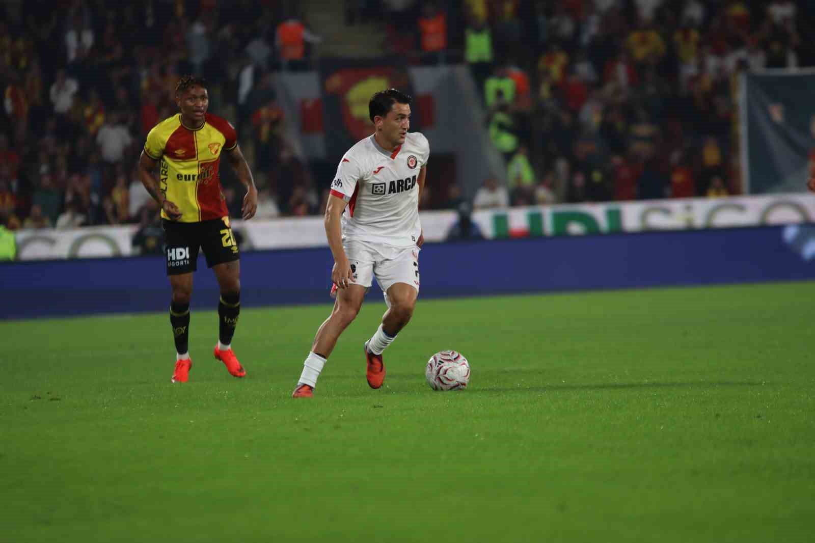 Trendyol Süper Lig: Göztepe: 2 - Çorum FK: 0 (İlk yarı)