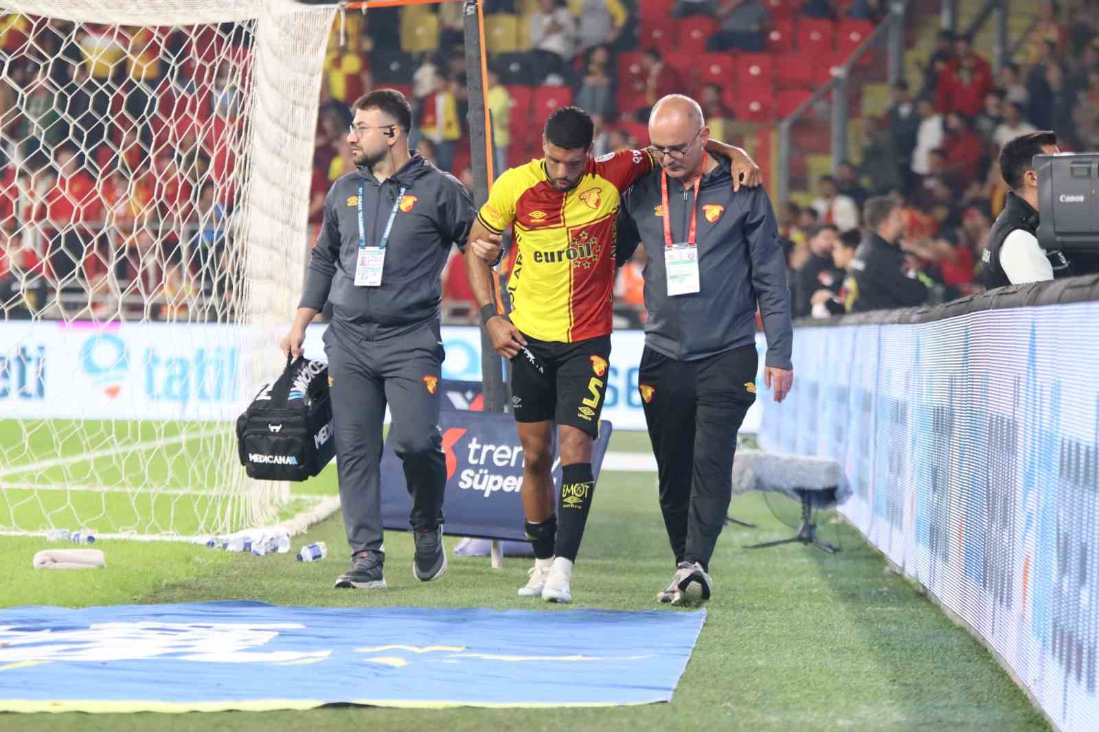 Trendyol Süper Lig: Göztepe: 2 - Çorum FK: 0 (İlk yarı)