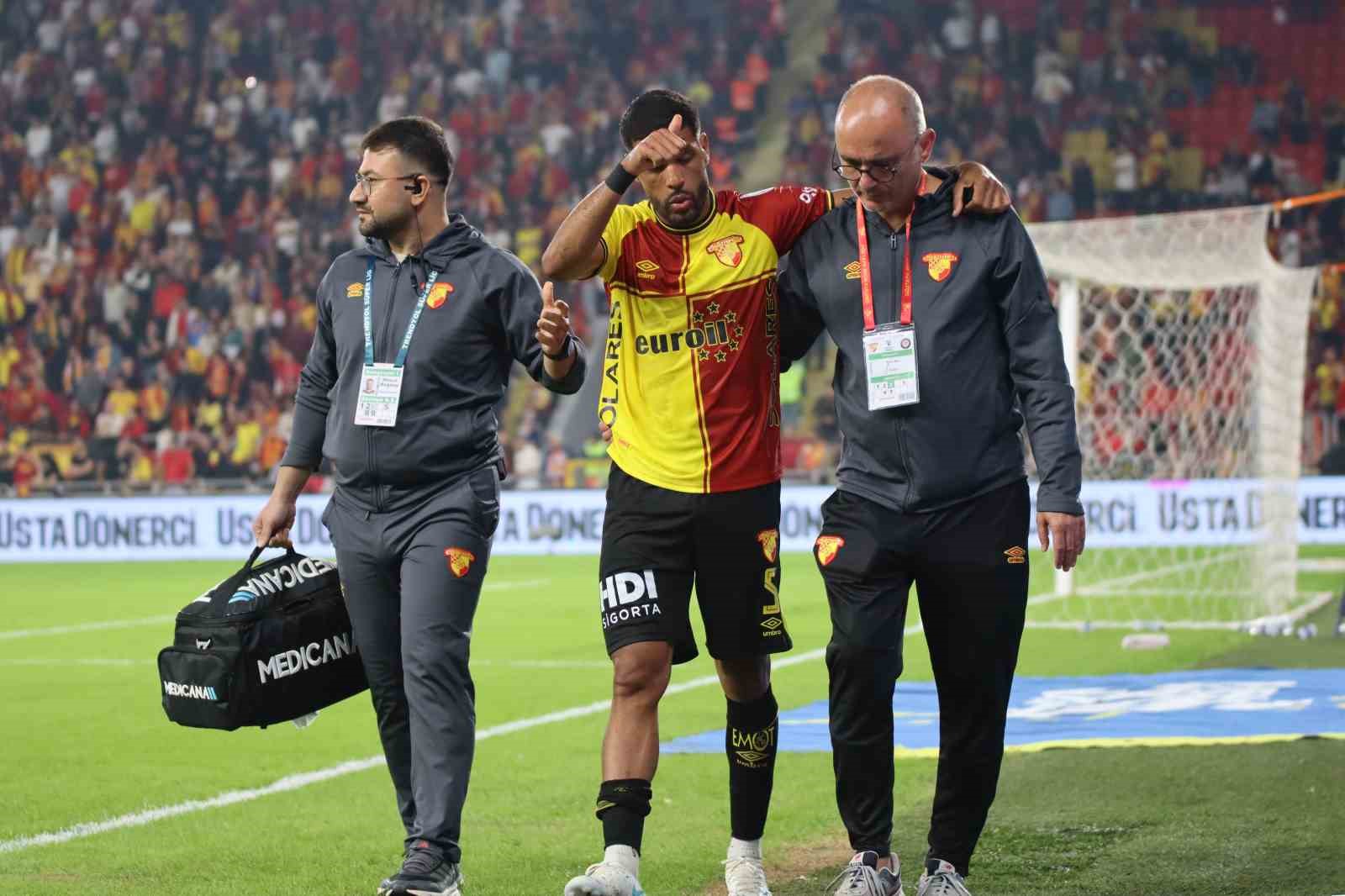 Trendyol Süper Lig: Göztepe: 2 - Çorum FK: 0 (İlk yarı)
