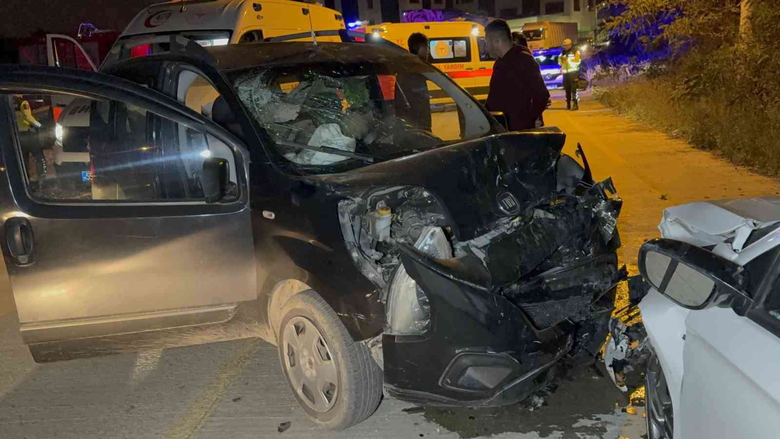 Samsun’da otomobil ile hafif ticari araç çarpıştı: 5 yaralı