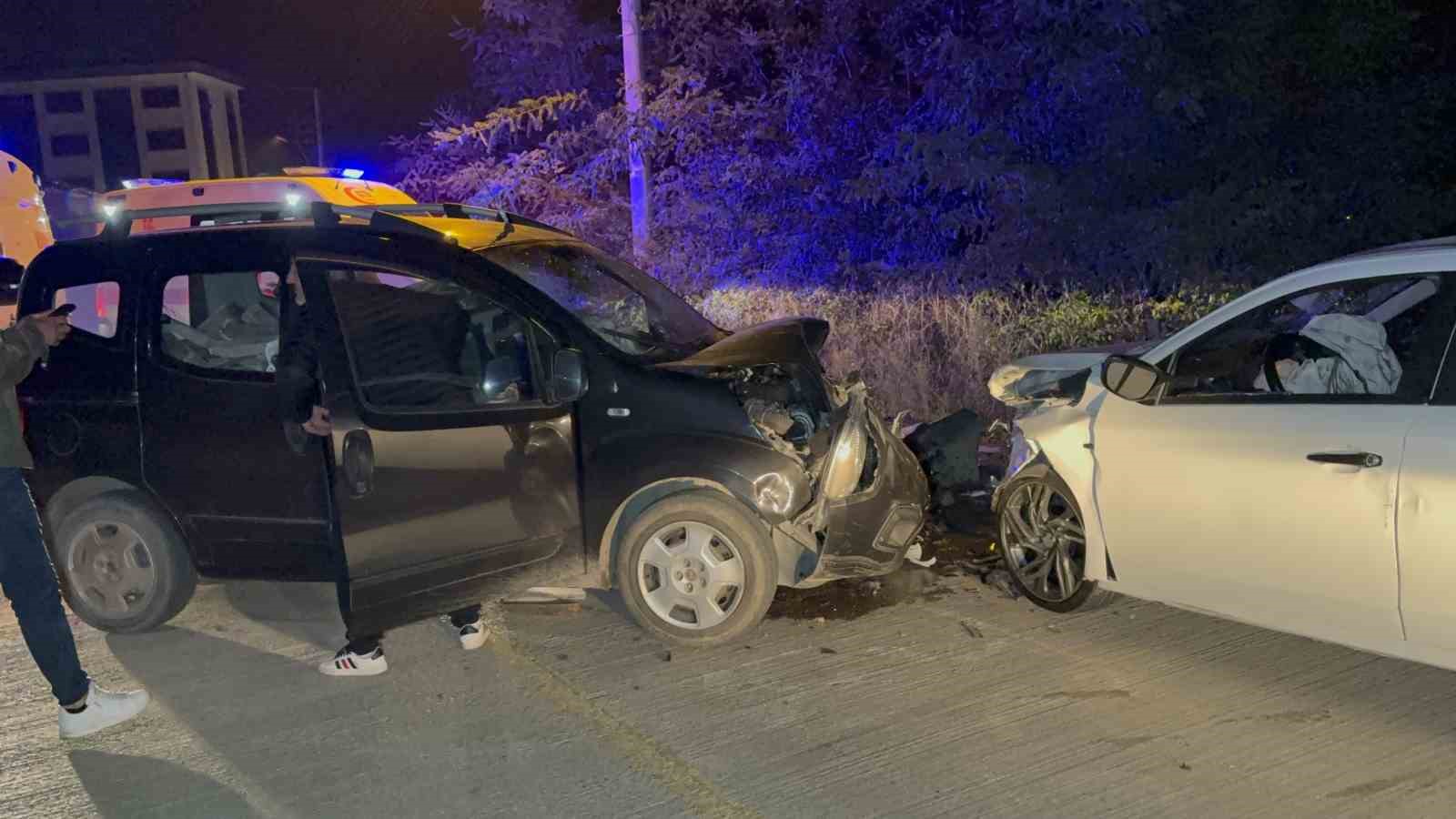 Samsun’da otomobil ile hafif ticari araç çarpıştı: 5 yaralı