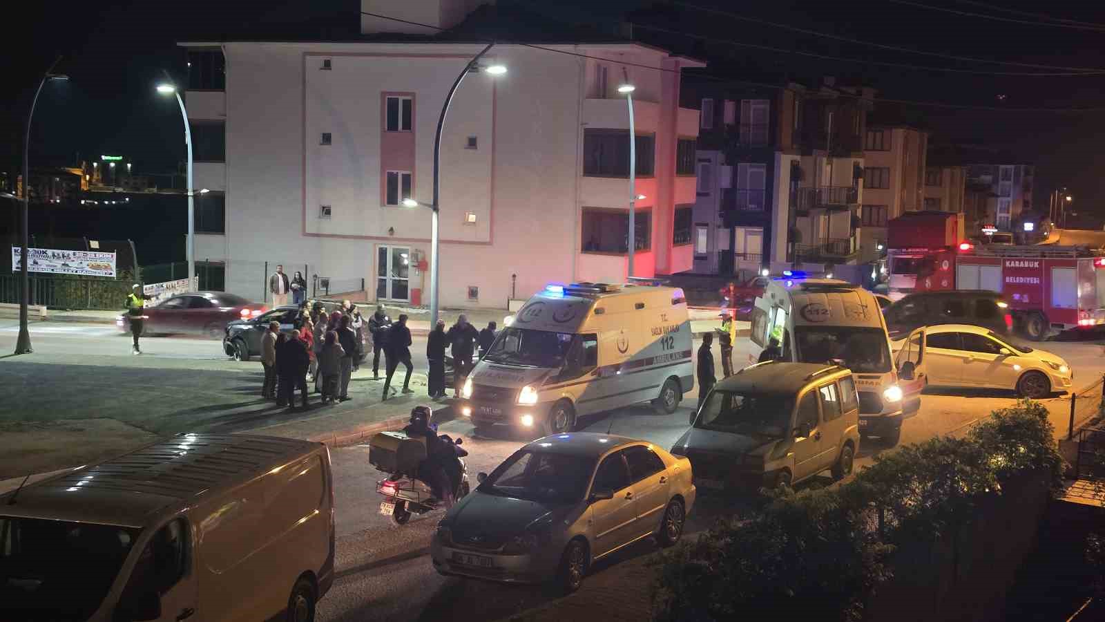 Karabük’te kavşakta iki otomobil çarpıştı: 2 yaralı