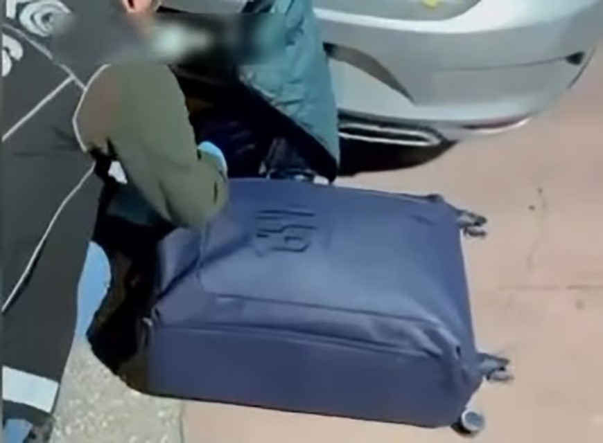 Otomobildeki valizden 8,5 kilo uyuşturucu çıktı