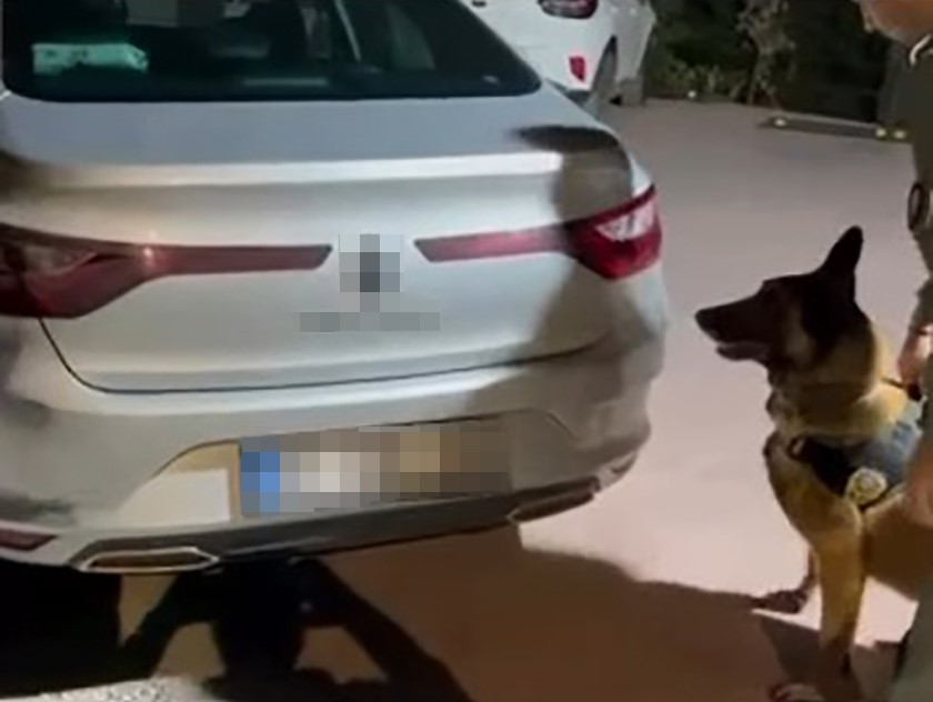 Otomobildeki valizden 8,5 kilo uyuşturucu çıktı