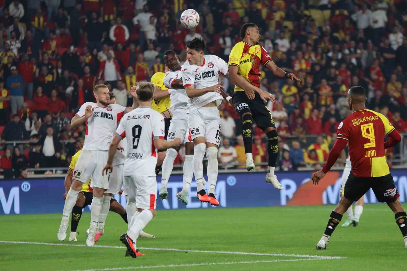 Trendyol Süper Lig: Göztepe: 2 - Çorum FK: 0 (Maç sonucu)