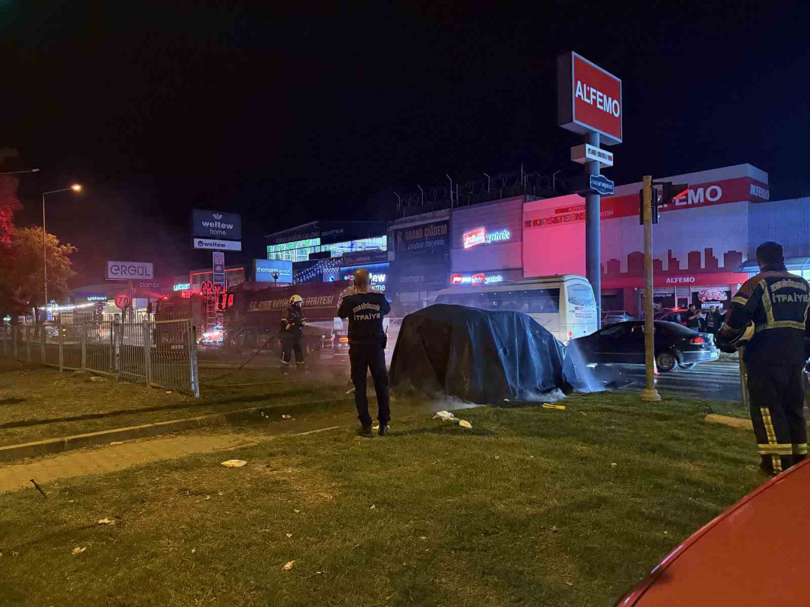 Tırla çarpışan otomobil küle döndü, alevler 3 saatte söndürüldü