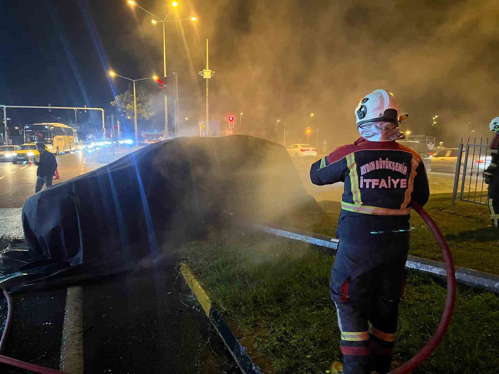 Tırla çarpışan otomobil küle döndü, alevler 3 saatte söndürüldü