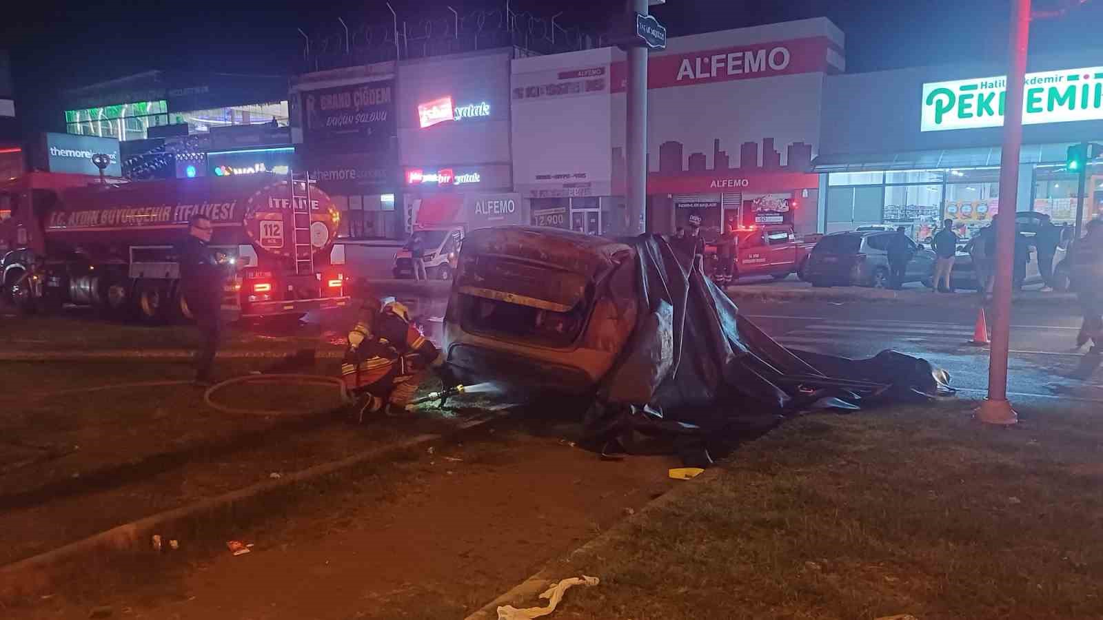 Tırla çarpışan otomobil küle döndü, alevler 3 saatte söndürüldü