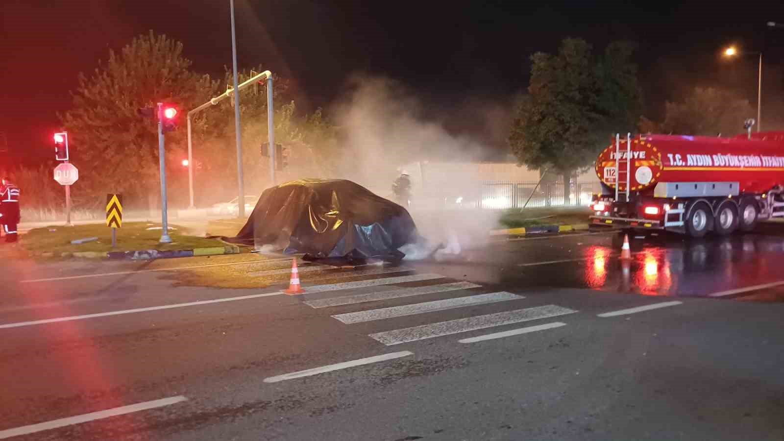 Tırla çarpışan otomobil küle döndü, alevler 3 saatte söndürüldü