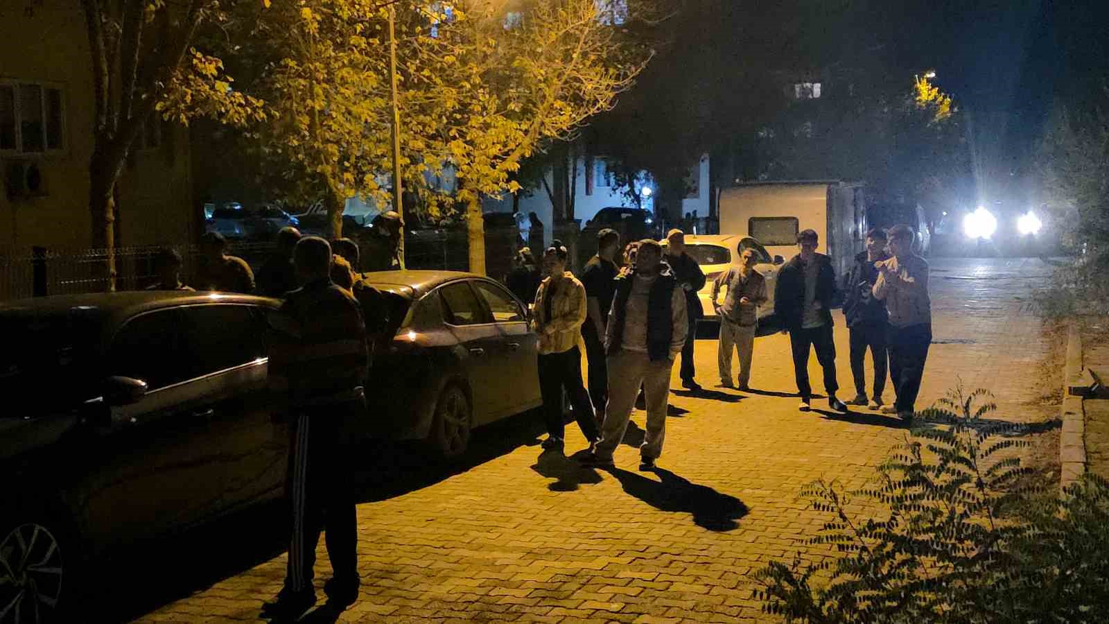 Edirne’de park halindeki otomobil alev alev yandı