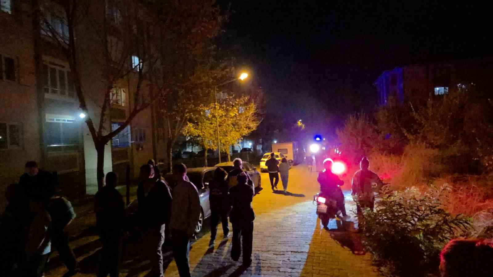 Edirne’de park halindeki otomobil alev alev yandı