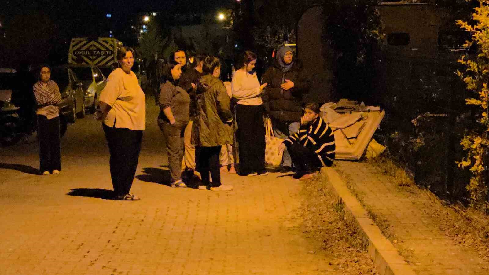 Edirne’de park halindeki otomobil alev alev yandı