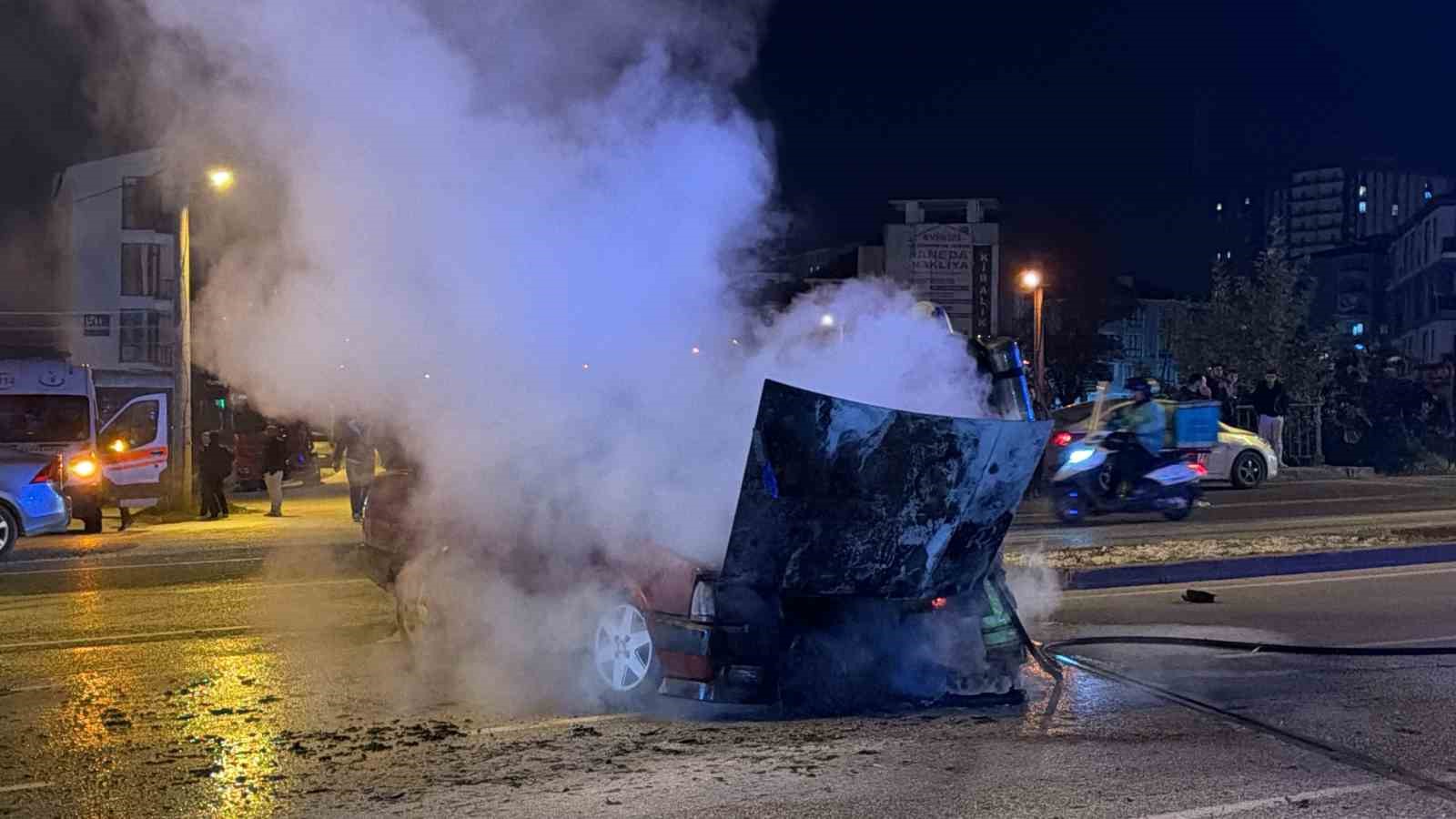 Düzce’de otomobil alev topuna döndü