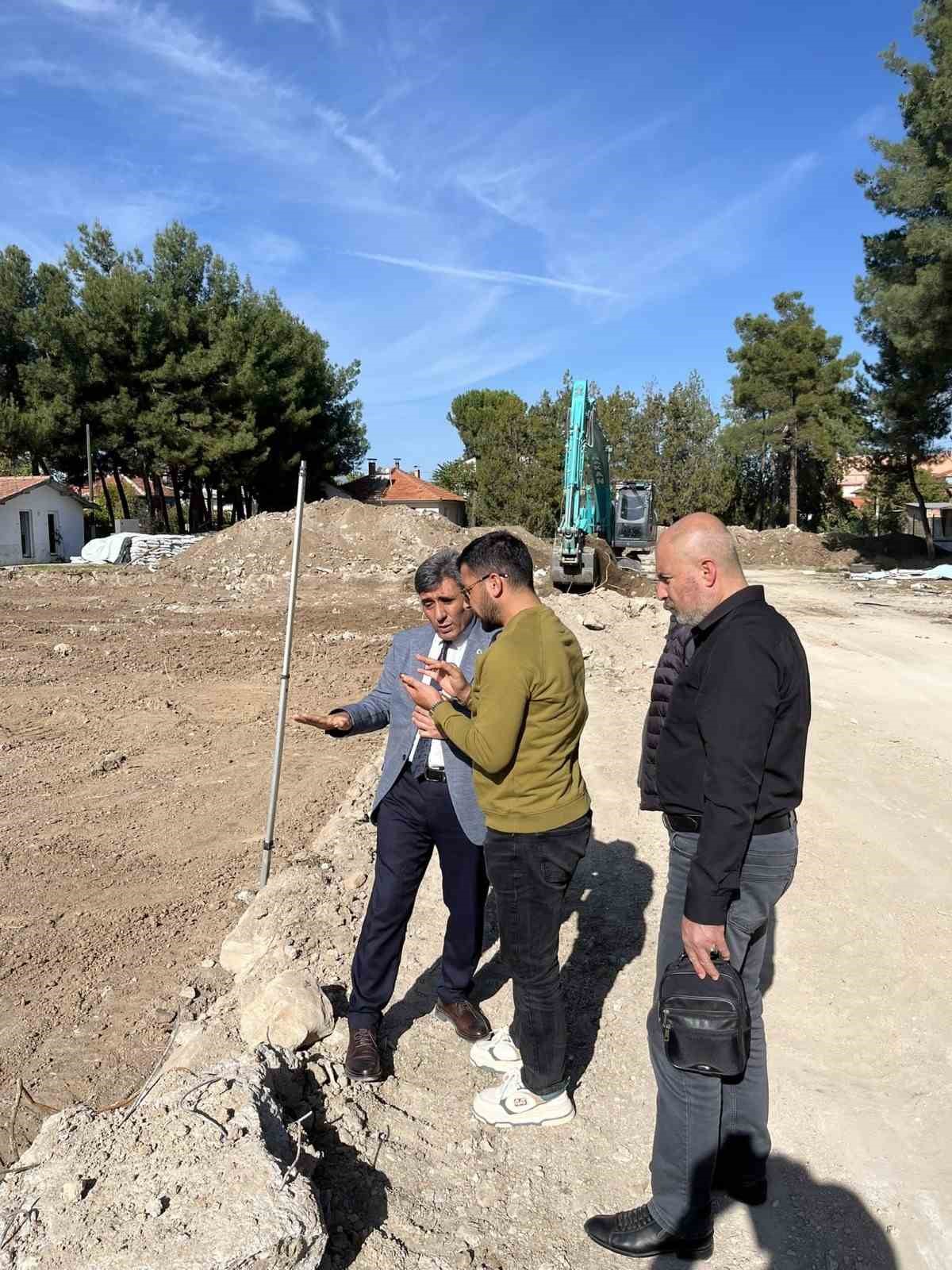 Çivril Karayahşiler Okulu yenileniyor