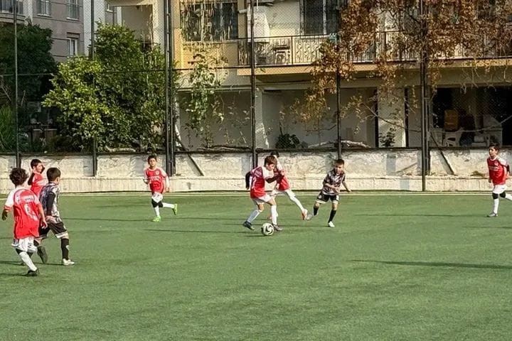 Efeler’de minik sporcular kıyasıya mücadele etti