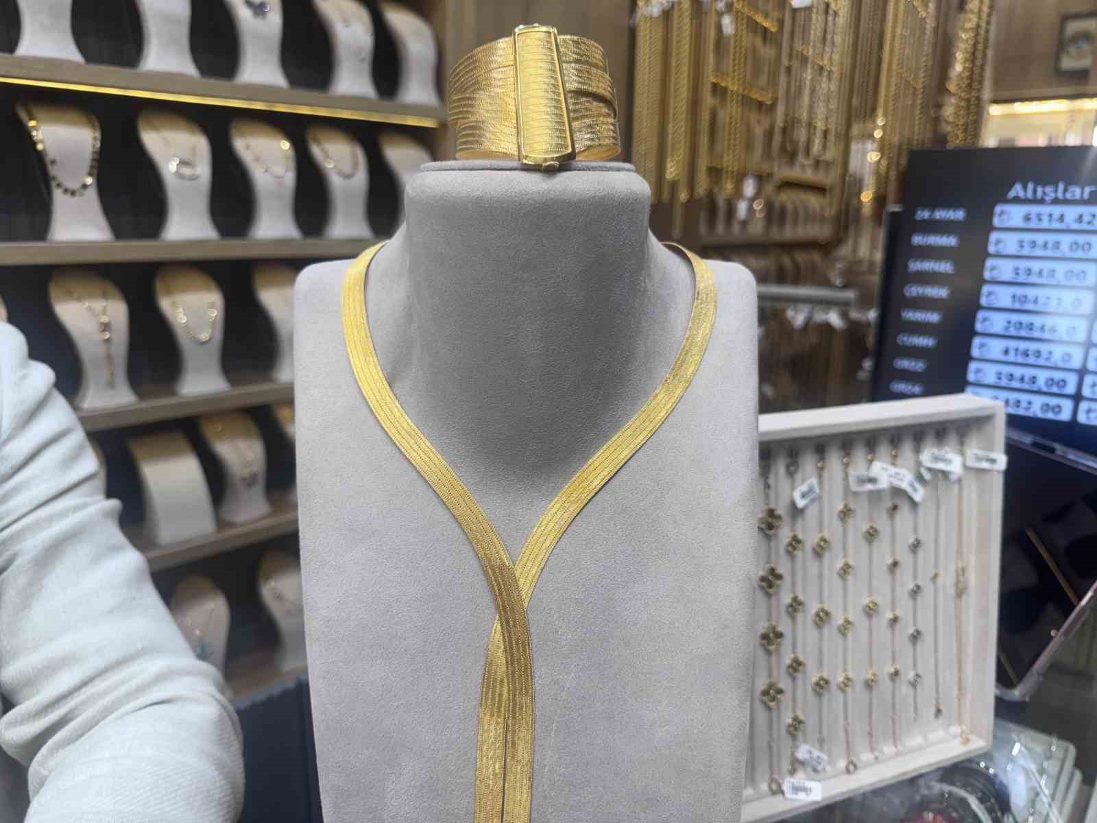 Altında yılın modası ‘gurmet’ bileklik