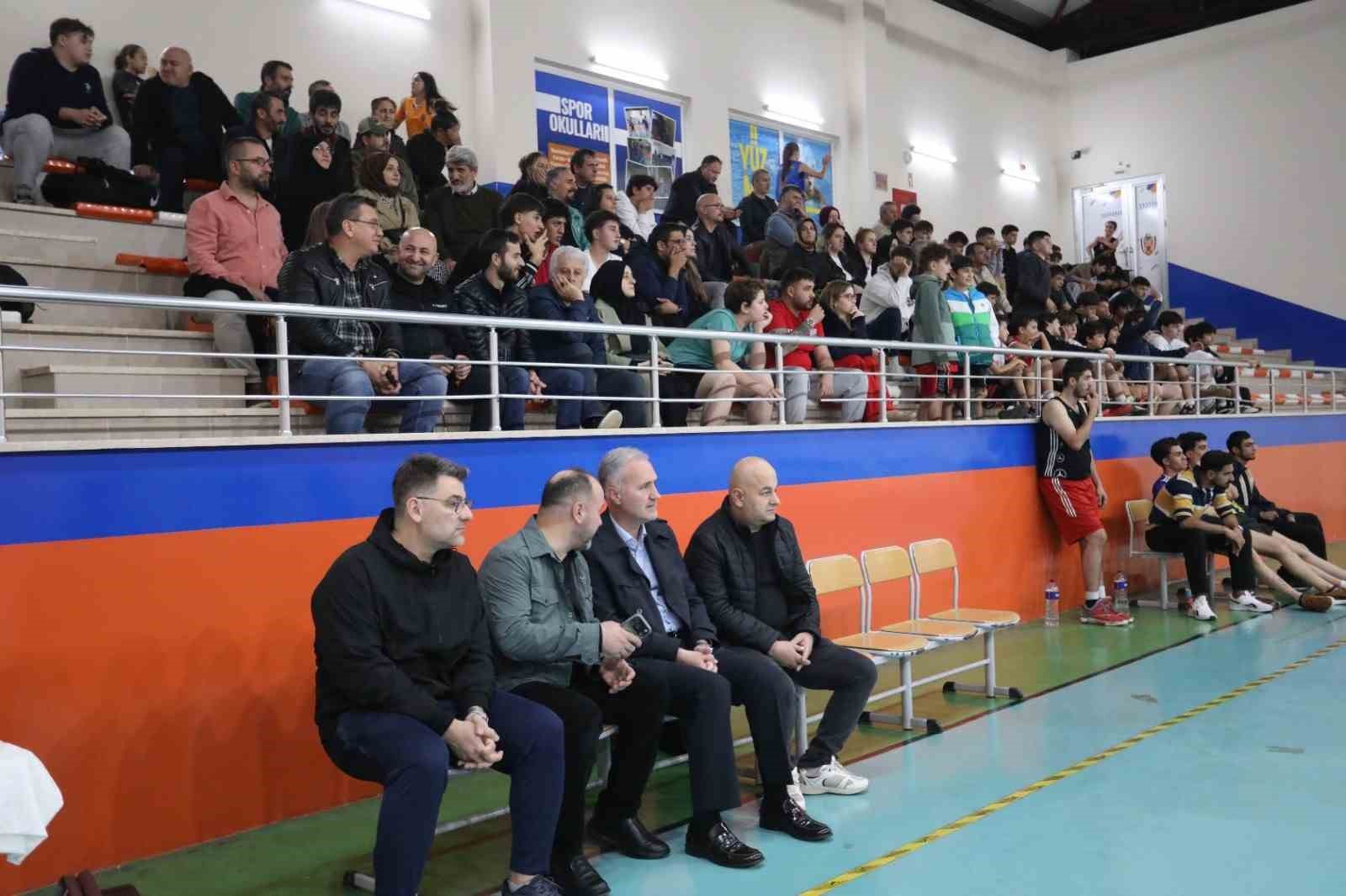 Sokak basketbolunda şampiyonlar kupalarını aldı