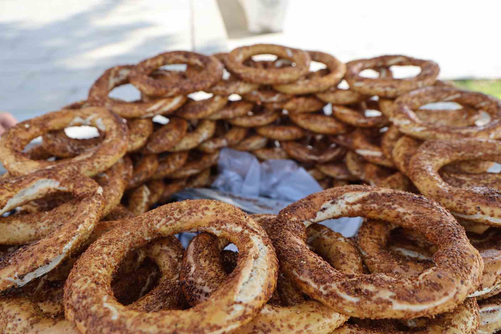 Simit tezgahına not bırakıp KPSS sınavına giren genç: "Aldığı ücreti fazlasıyla içerisine bırakmışlardı"
