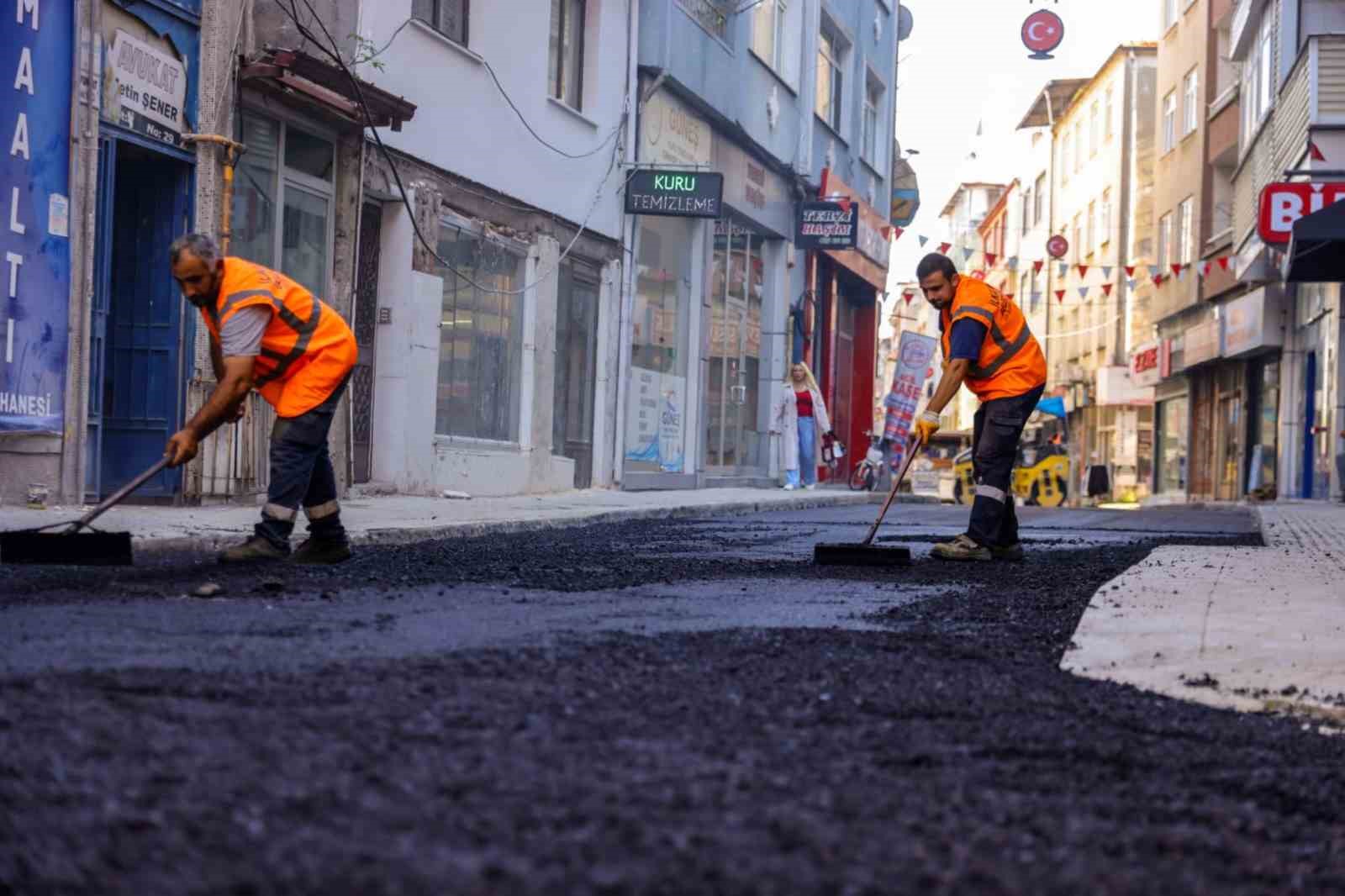 Başkan Kurnaz sözünü tuttu, cadde sıcak asfalta kavuştu