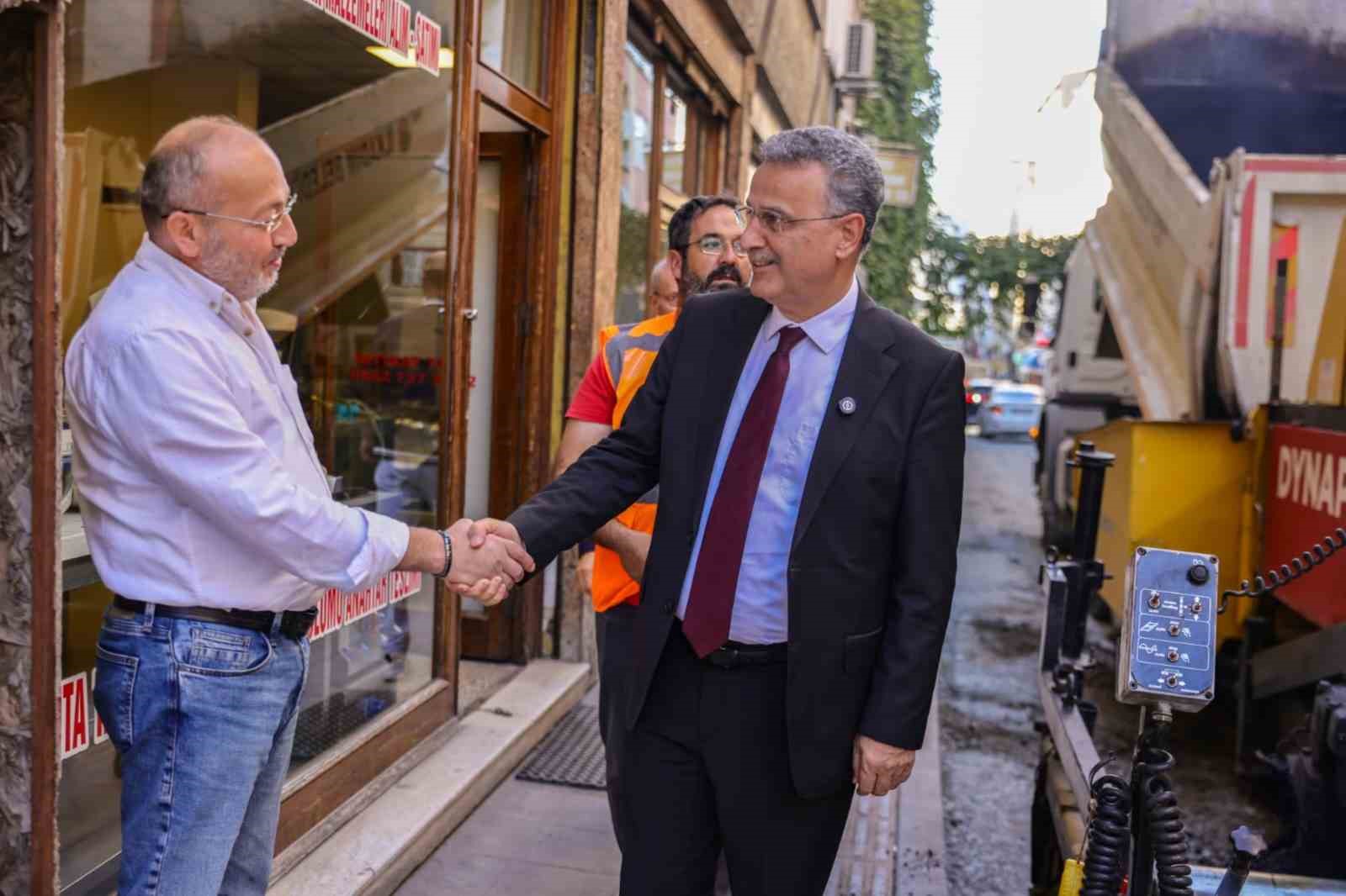 Başkan Kurnaz sözünü tuttu, cadde sıcak asfalta kavuştu
