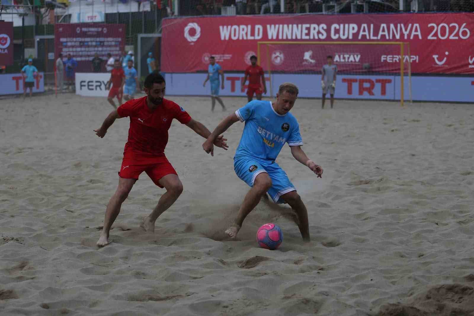 Alanya Belediyespor, Plaj Futbolu Dünya Kulüpler Şampiyonasına galibiyetle başladı