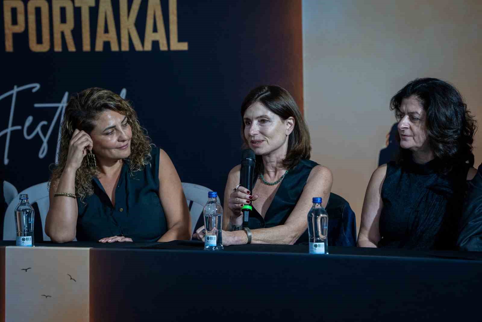 "Artakalan" filminin ilk gösterimi yapıldı, yönetmen ve oyuncular söyleşide seyirciyle buluştu