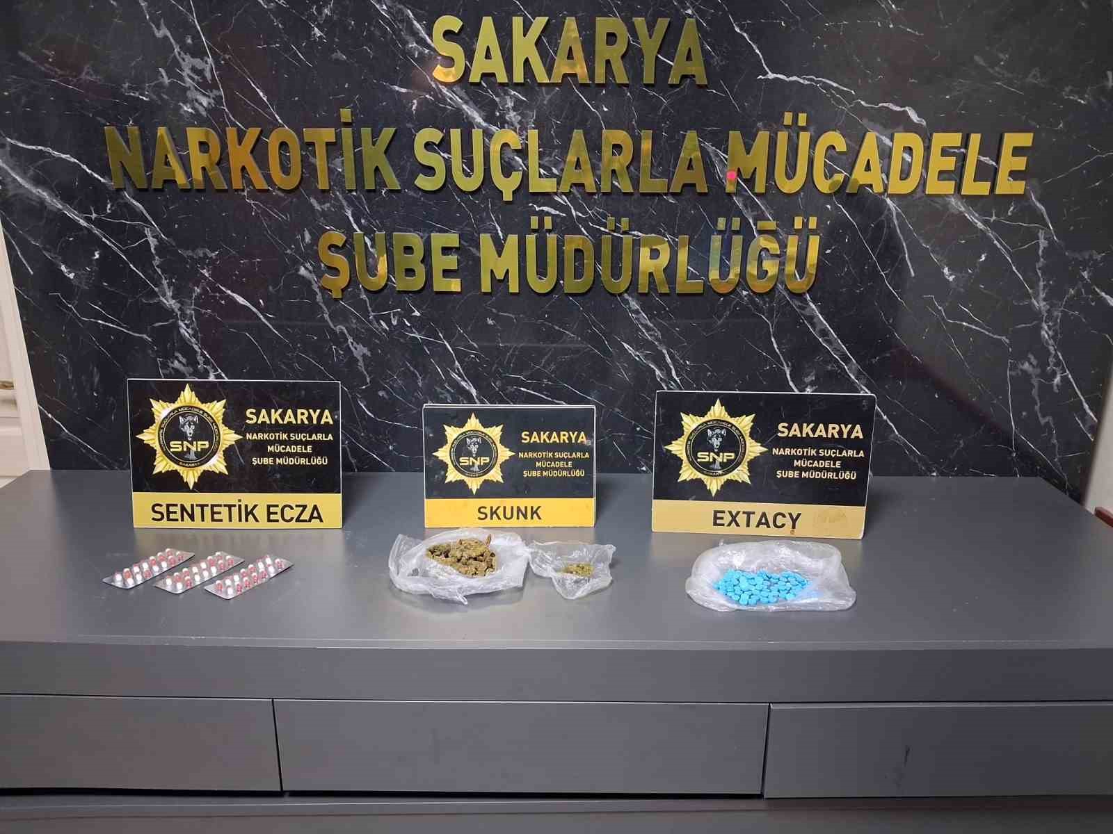 Sakarya’nın 2 ilçesinde uyuşturucu operasyonu: 3 tutuklama