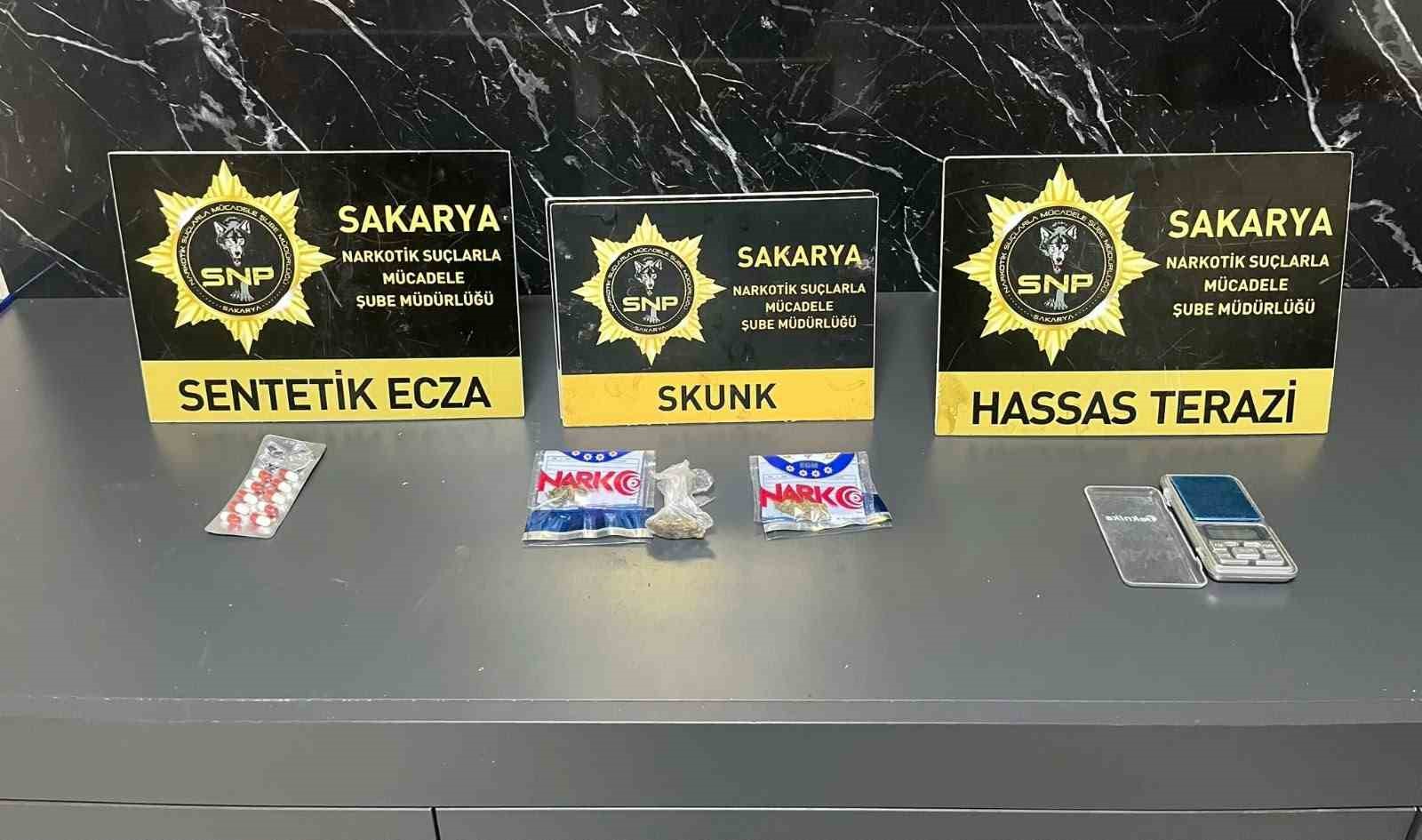 Sakarya’nın 2 ilçesinde uyuşturucu operasyonu: 3 tutuklama