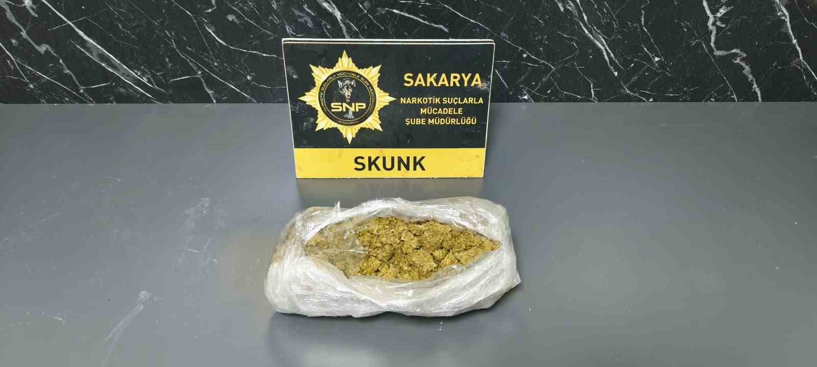 Sakarya’nın 2 ilçesinde uyuşturucu operasyonu: 3 tutuklama