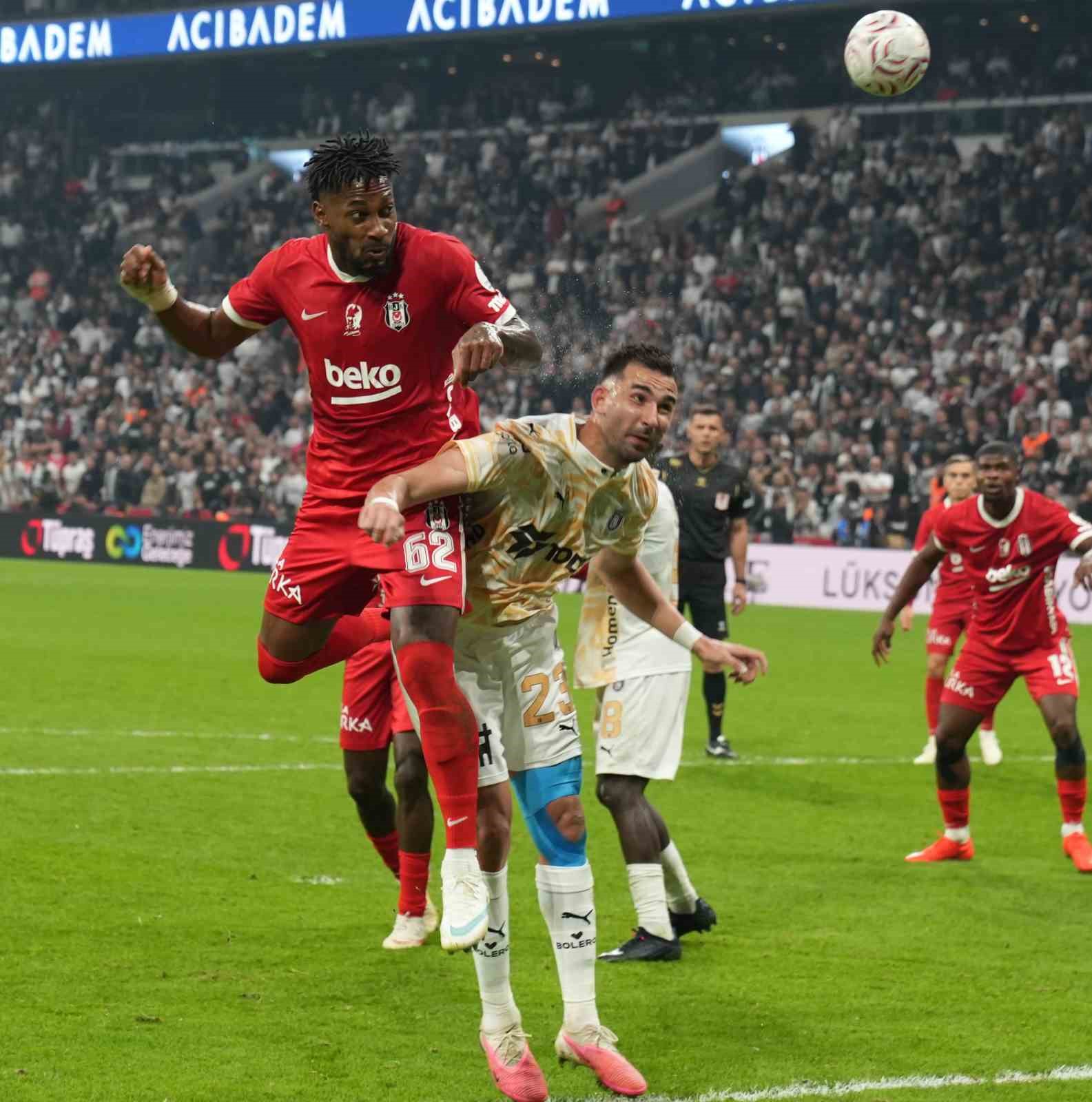 Trendyol Süper Lig: Beşiktaş: 0 - Başakşehir: 0 (İlk yarı)