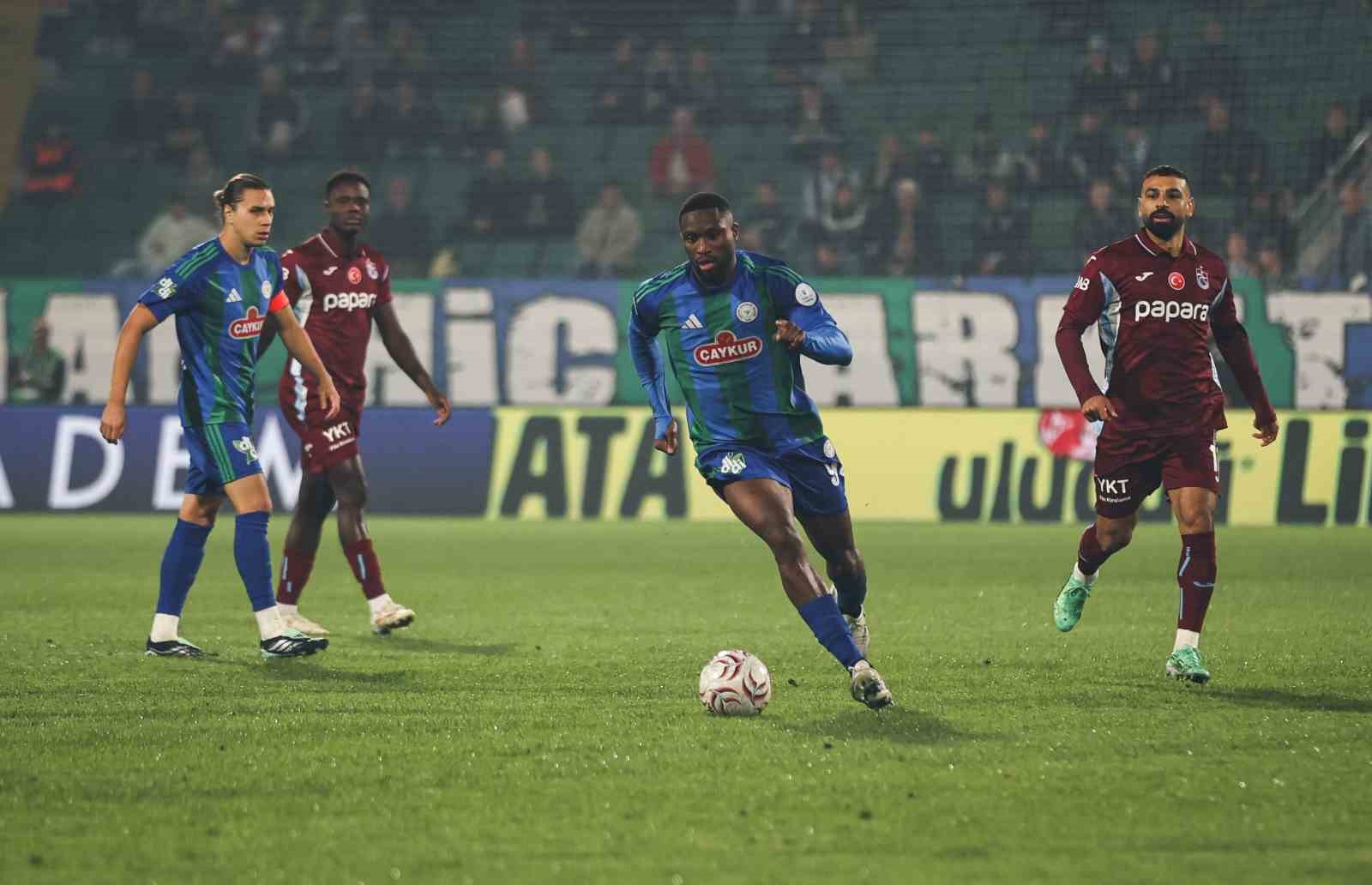 Trenyol Süper Lig: Çaykur Rizespor: 2 - Trabzonspor: 0 (İlk yarı)