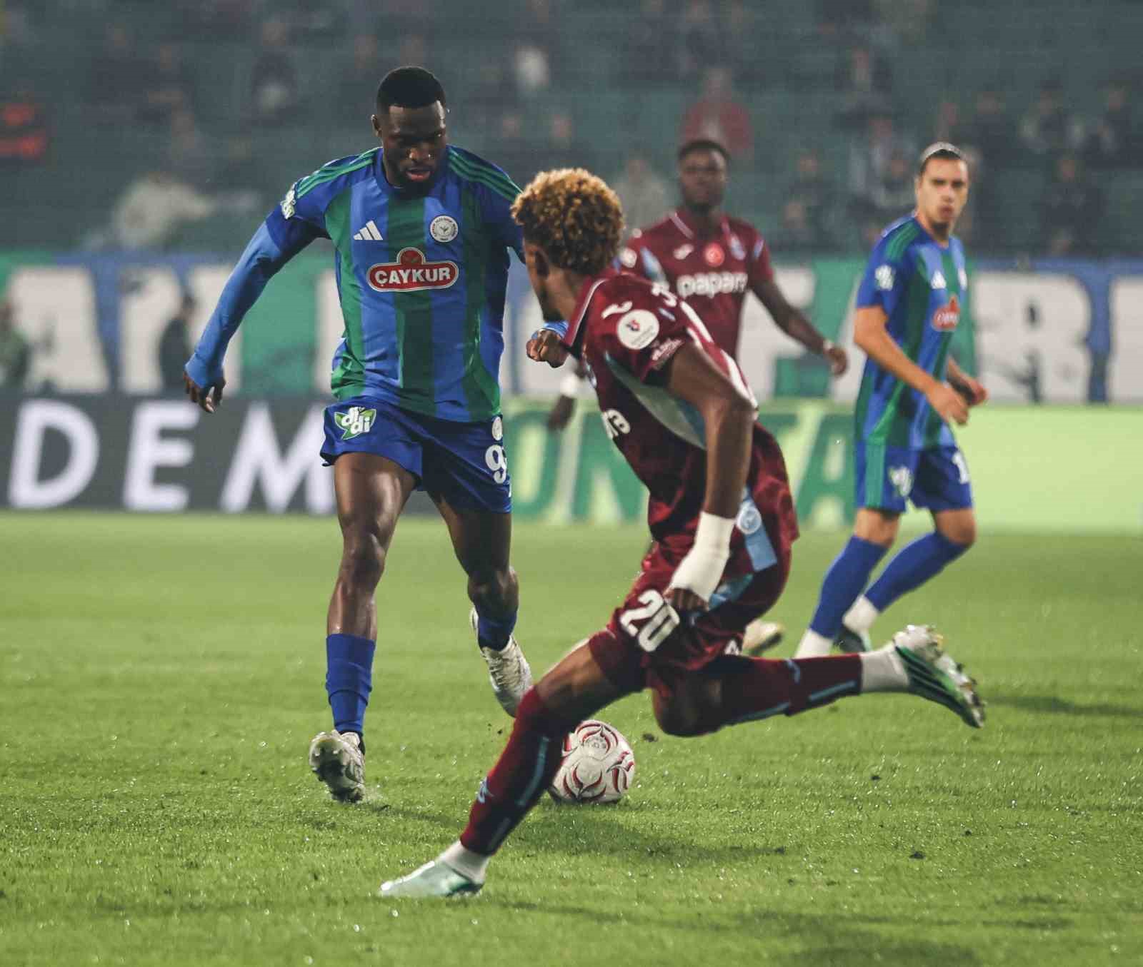 Trenyol Süper Lig: Çaykur Rizespor: 2 - Trabzonspor: 0 (İlk yarı)