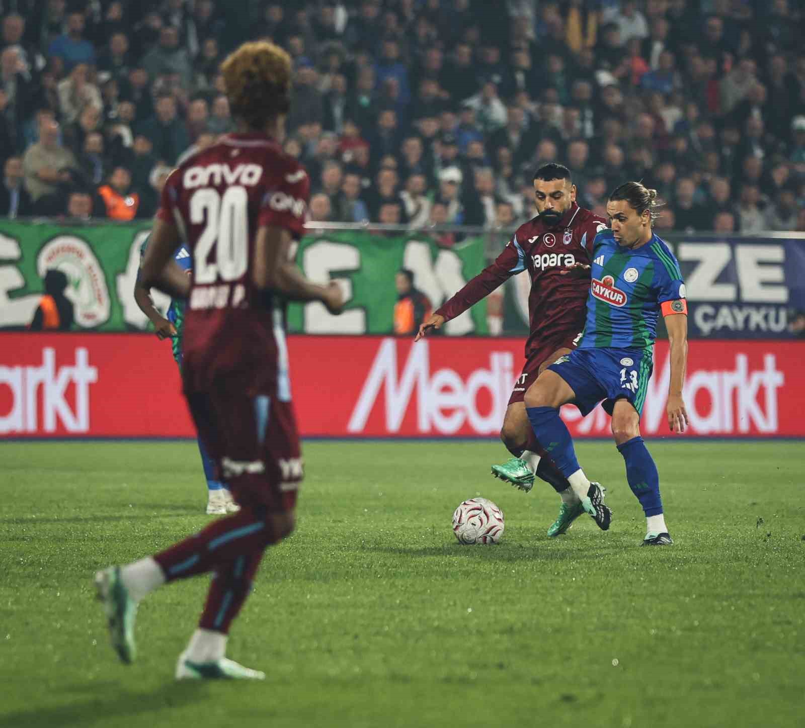 Trenyol Süper Lig: Çaykur Rizespor: 2 - Trabzonspor: 0 (İlk yarı)