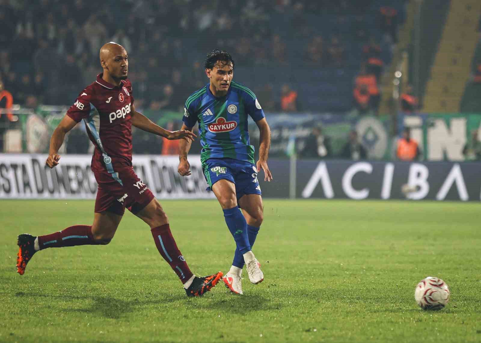 Trenyol Süper Lig: Çaykur Rizespor: 2 - Trabzonspor: 0 (İlk yarı)