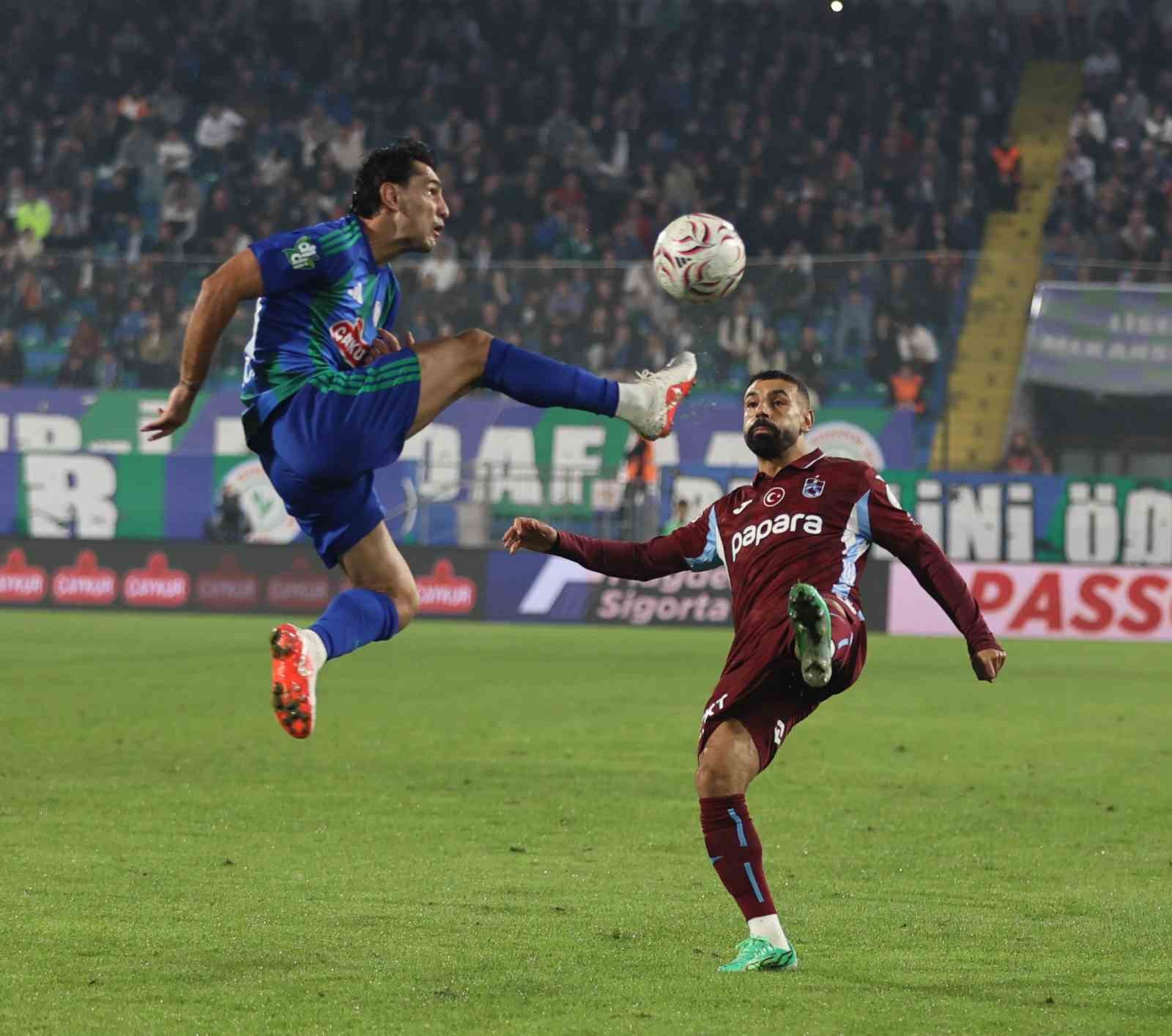 Trenyol Süper Lig: Çaykur Rizespor: 2 - Trabzonspor: 0 (İlk yarı)