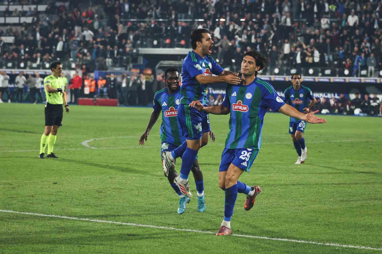 Trenyol Süper Lig: Çaykur Rizespor: 2 - Trabzonspor: 0 (İlk yarı)