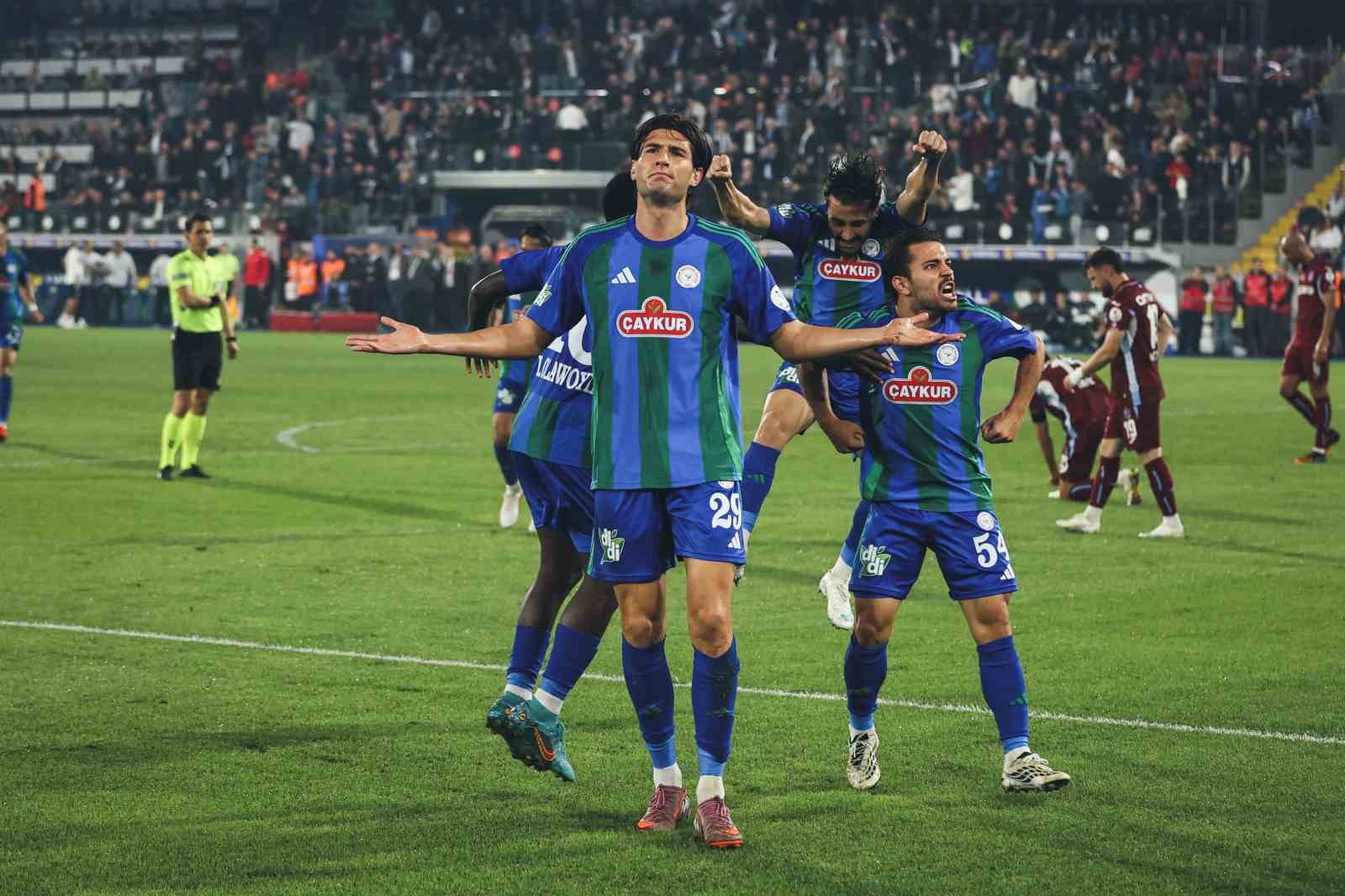 Trenyol Süper Lig: Çaykur Rizespor: 2 - Trabzonspor: 0 (İlk yarı)