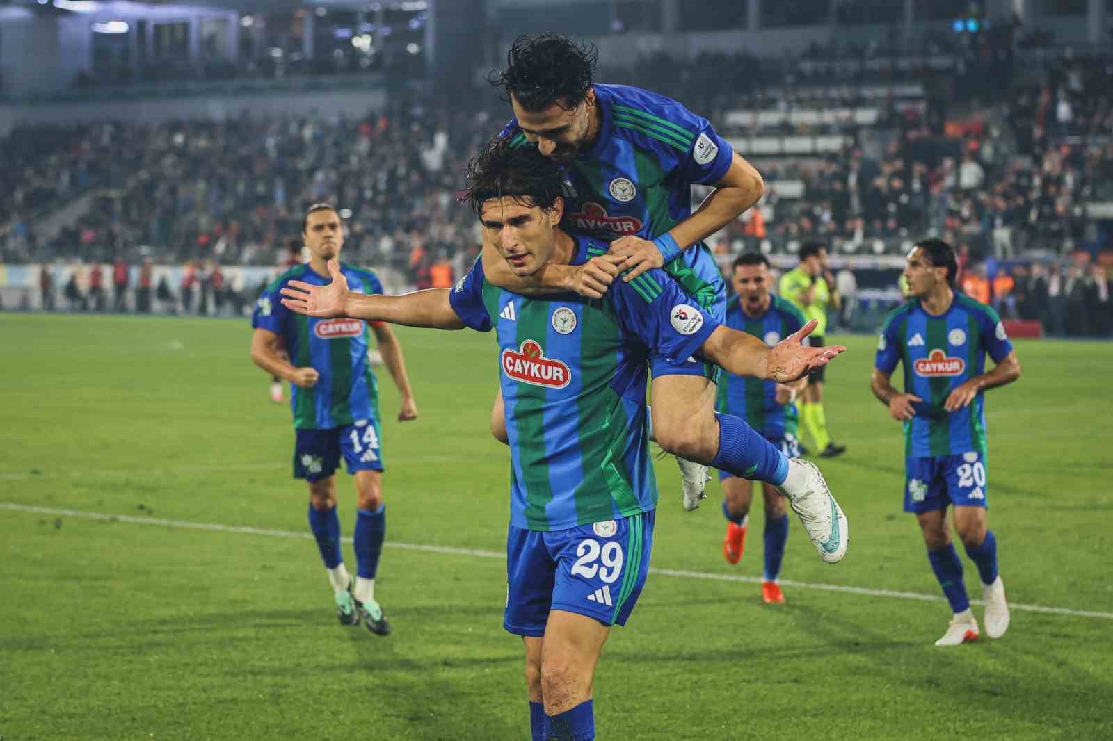 Trenyol Süper Lig: Çaykur Rizespor: 2 - Trabzonspor: 0 (İlk yarı)
