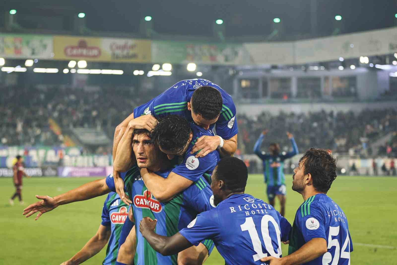 Trenyol Süper Lig: Çaykur Rizespor: 2 - Trabzonspor: 0 (İlk yarı)