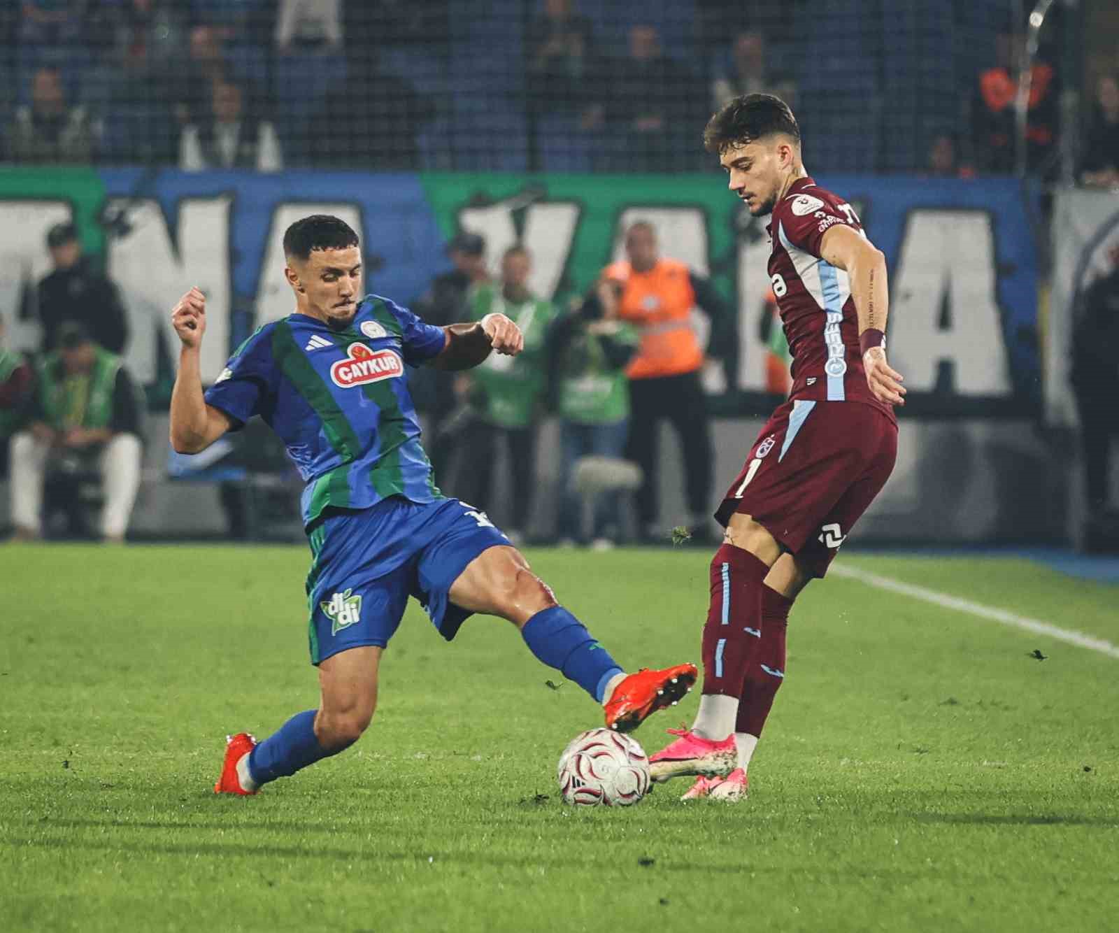Trenyol Süper Lig: Çaykur Rizespor: 2 - Trabzonspor: 0 (İlk yarı)
