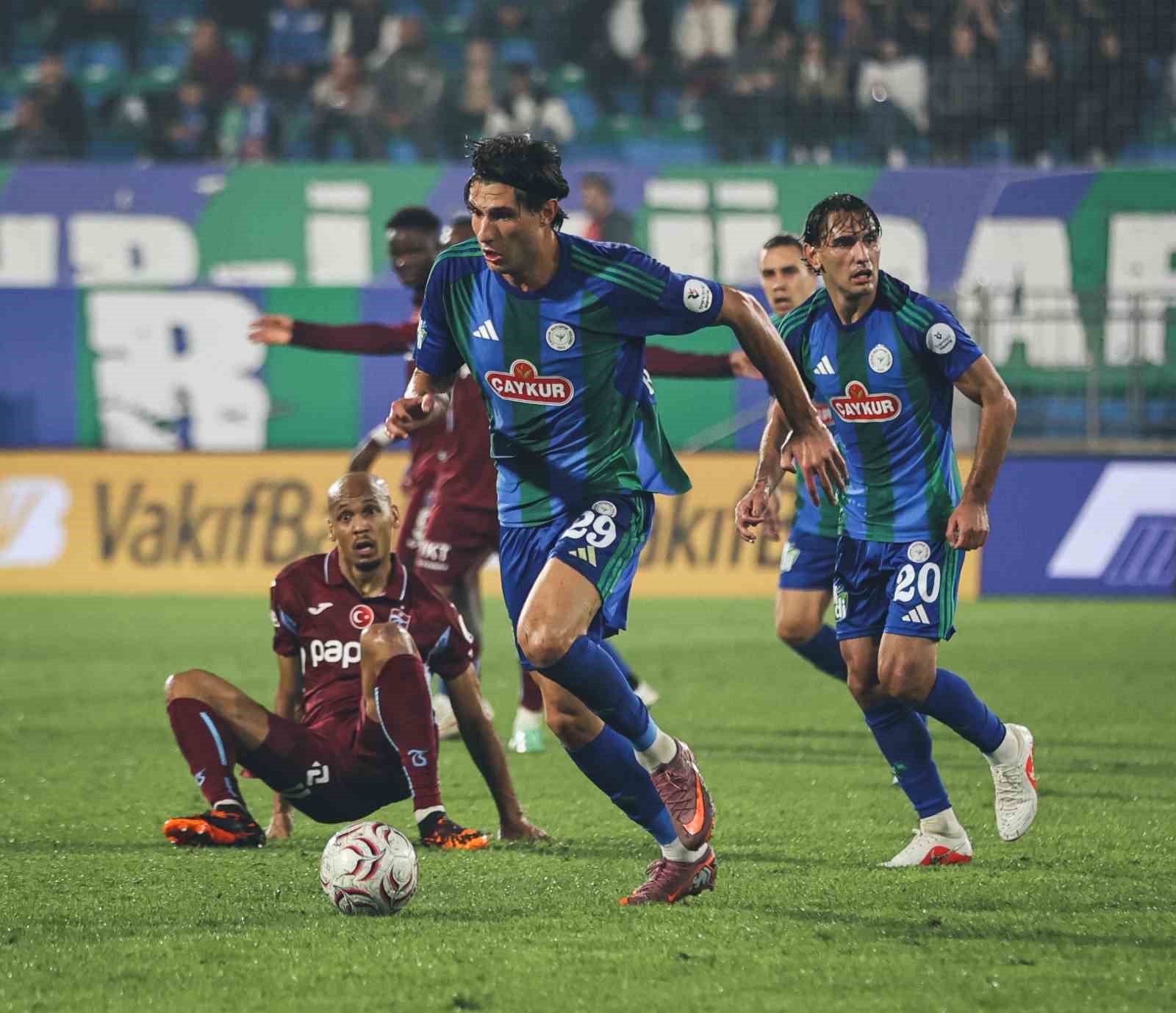 Trenyol Süper Lig: Çaykur Rizespor: 2 - Trabzonspor: 0 (İlk yarı)