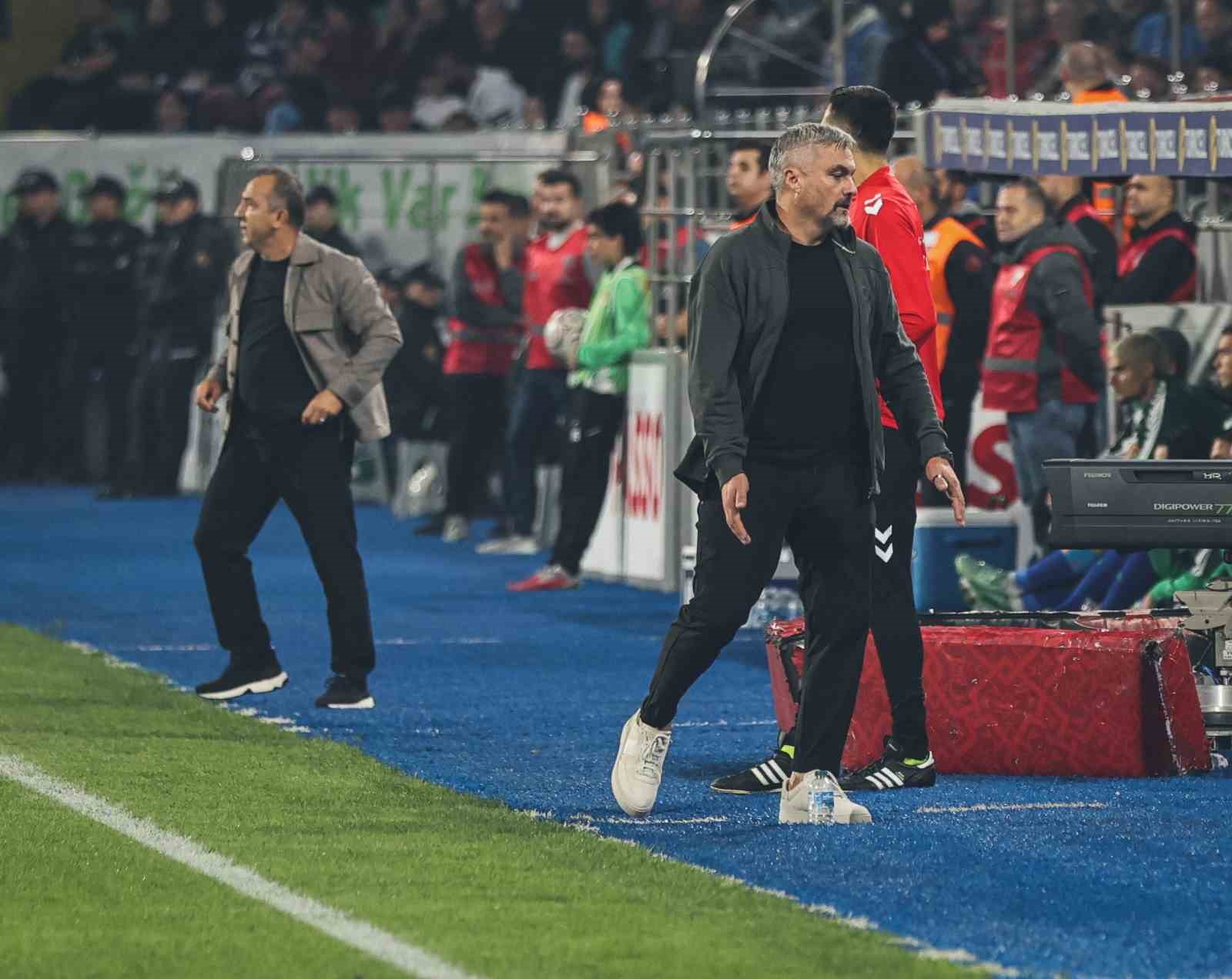 Trenyol Süper Lig: Çaykur Rizespor: 2 - Trabzonspor: 0 (İlk yarı)