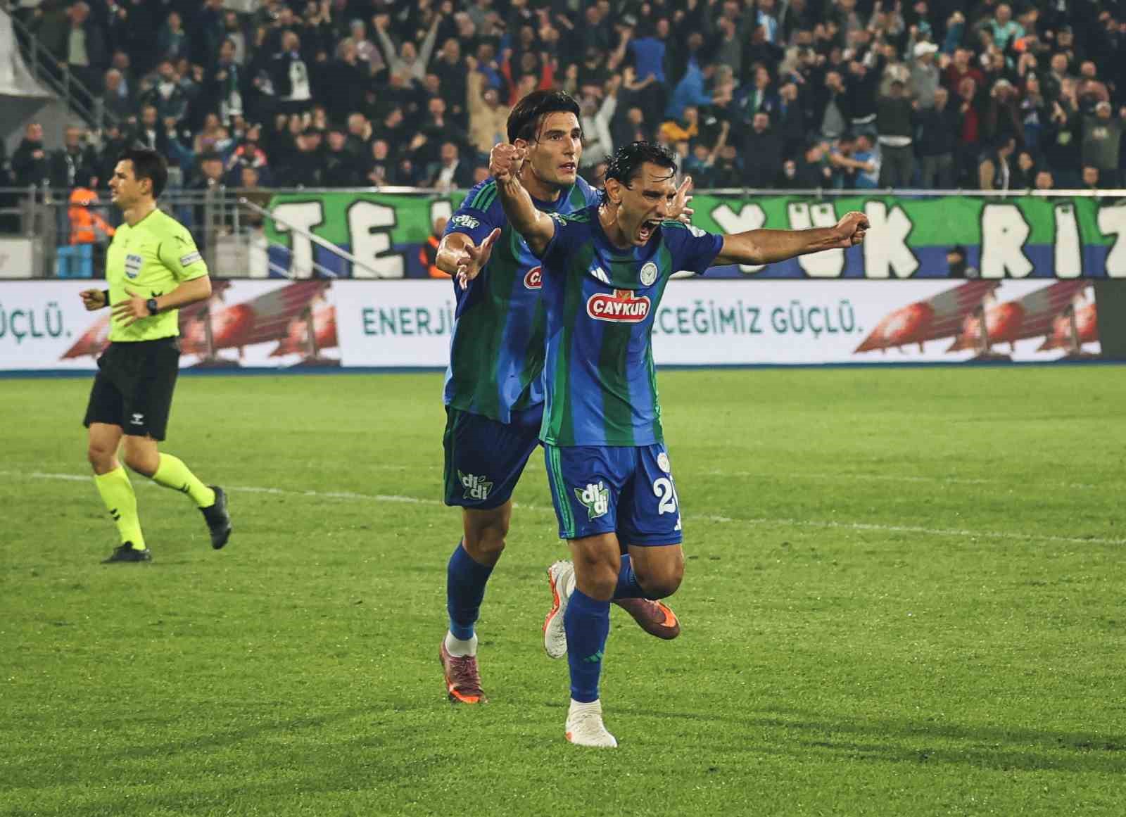 Trenyol Süper Lig: Çaykur Rizespor: 2 - Trabzonspor: 0 (İlk yarı)