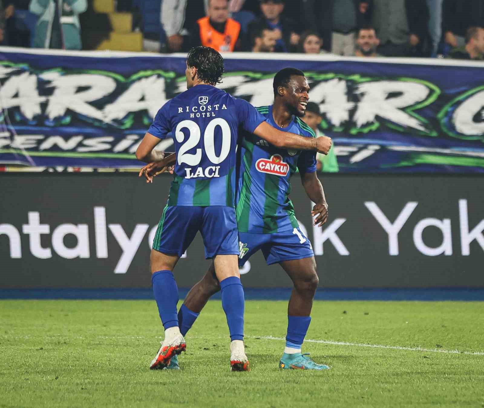 Trenyol Süper Lig: Çaykur Rizespor: 2 - Trabzonspor: 0 (İlk yarı)