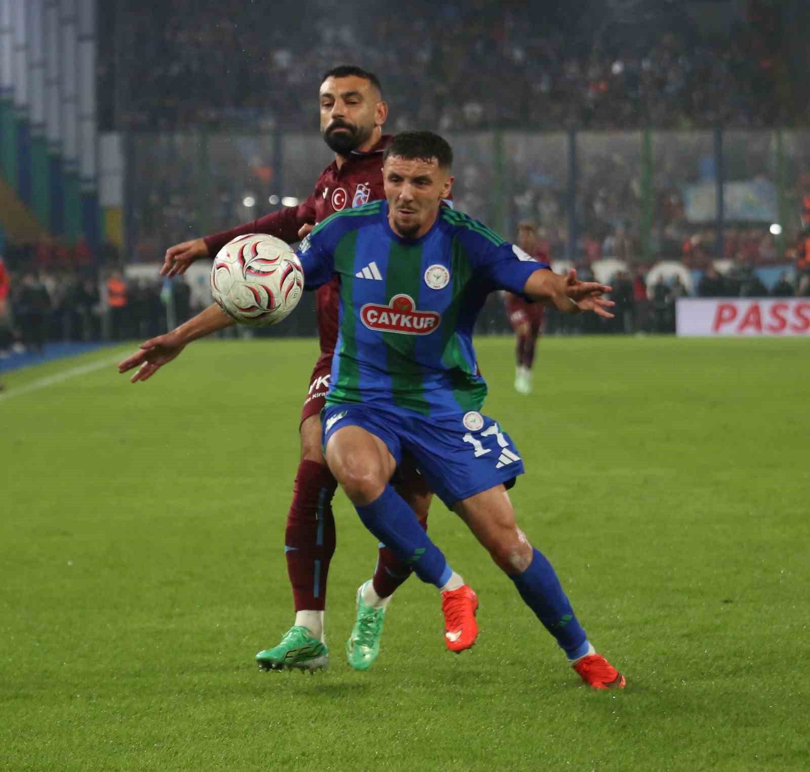 Trenyol Süper Lig: Çaykur Rizespor: 2 - Trabzonspor: 0 (İlk yarı)
