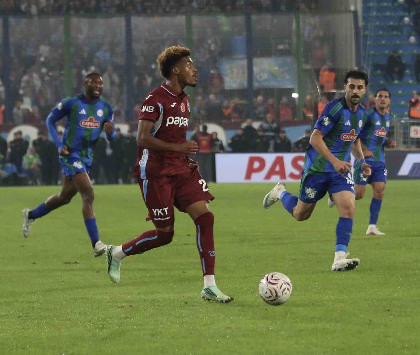 Trenyol Süper Lig: Çaykur Rizespor: 2 - Trabzonspor: 0 (İlk yarı)