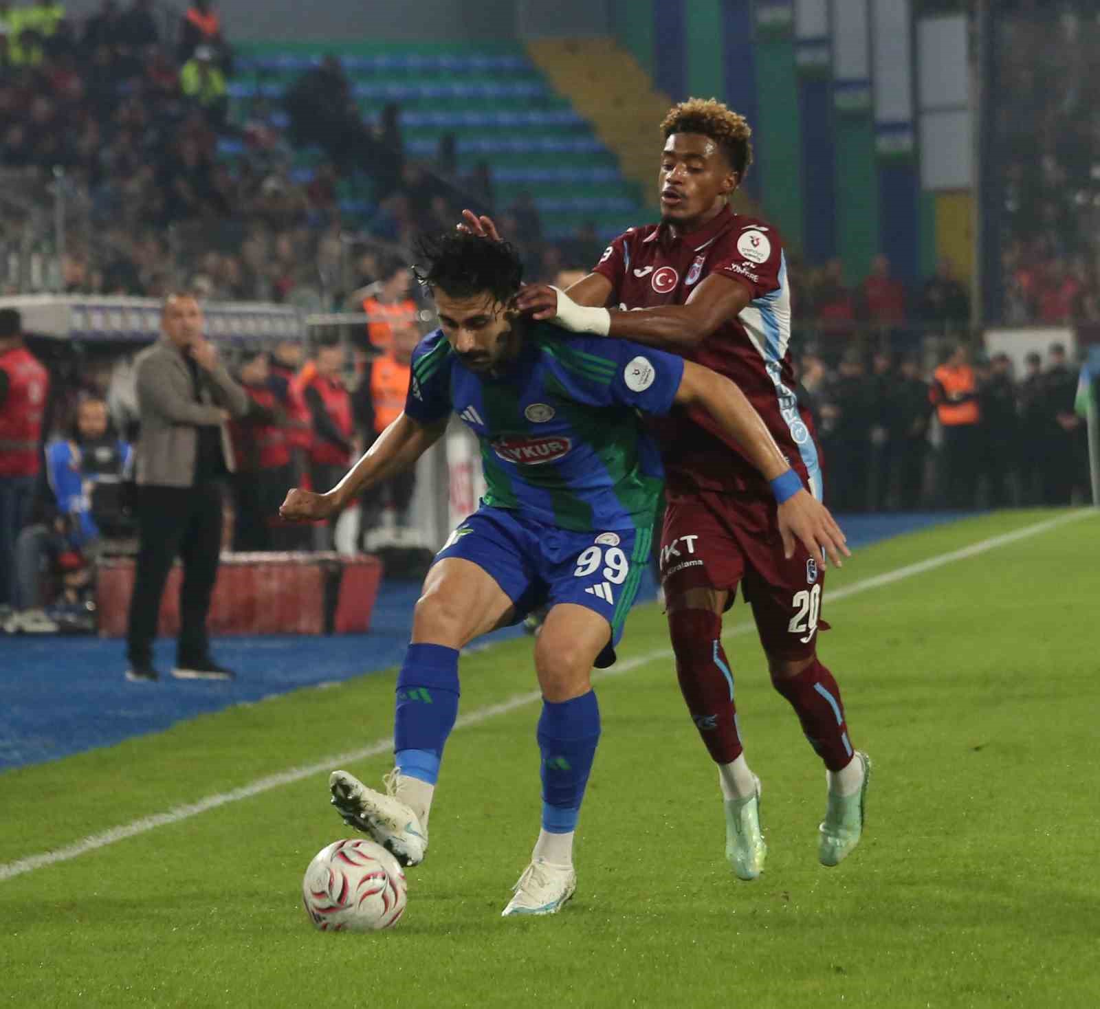 Trenyol Süper Lig: Çaykur Rizespor: 2 - Trabzonspor: 0 (İlk yarı)