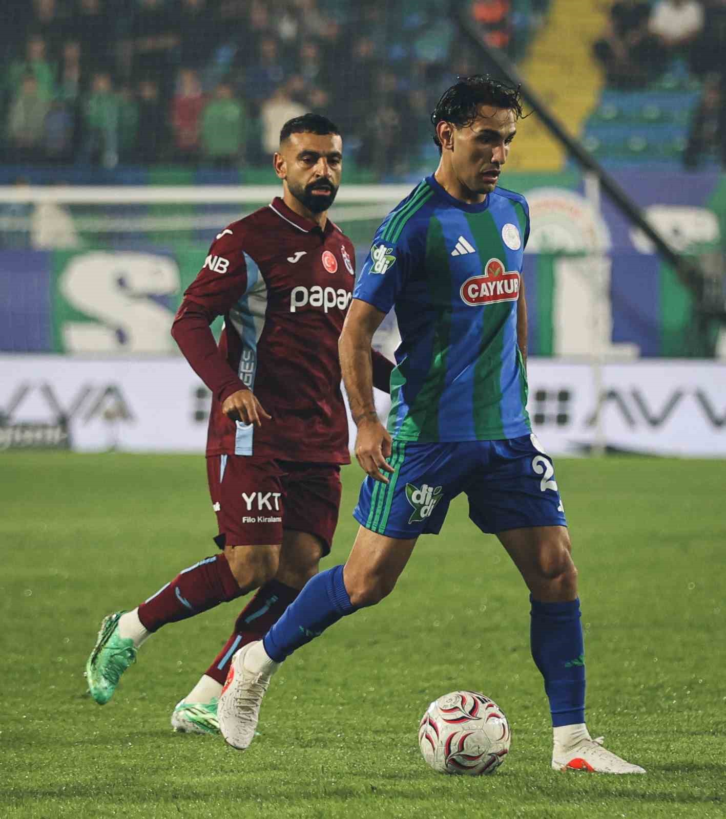 Trenyol Süper Lig: Çaykur Rizespor: 2 - Trabzonspor: 0 (İlk yarı)