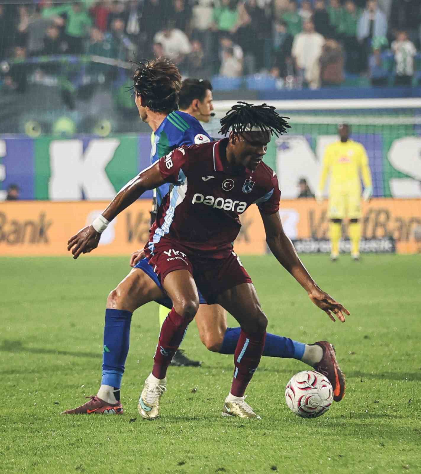 Trenyol Süper Lig: Çaykur Rizespor: 2 - Trabzonspor: 0 (İlk yarı)